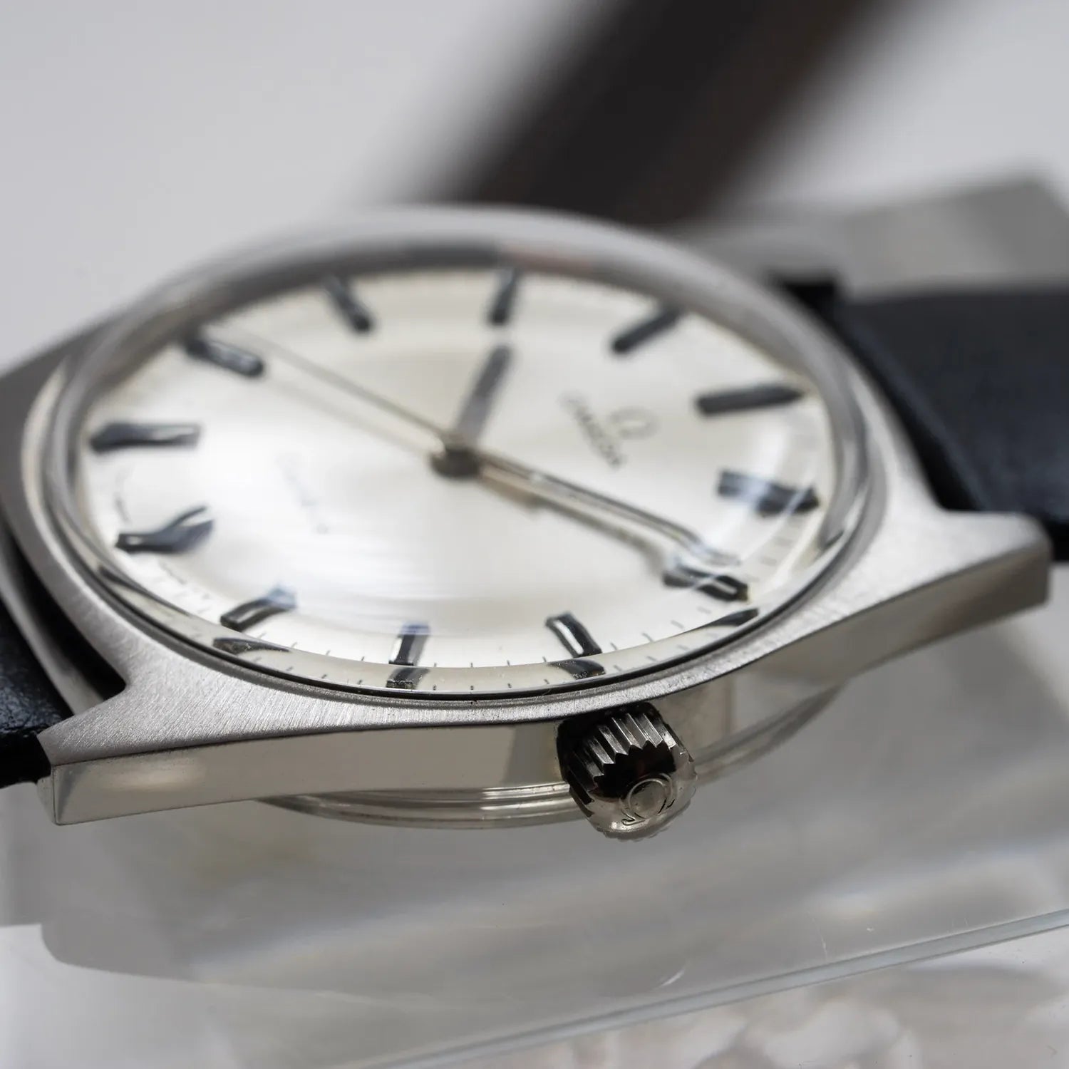 Omega Geneve 135.041 Cal. 601 Manual Winding – side view