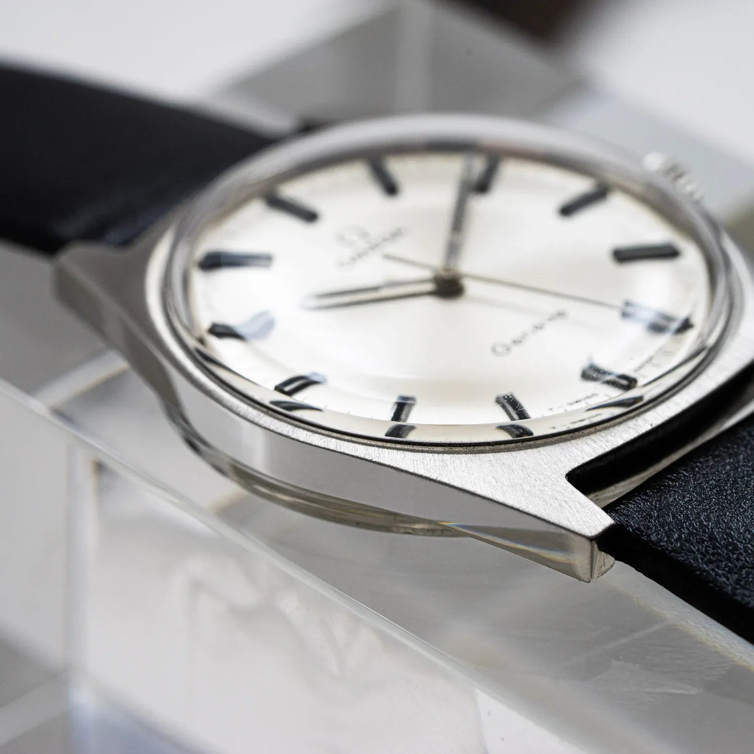 Omega Geneve 135.041 Cal. 601 Manual Winding – side view alternative angle