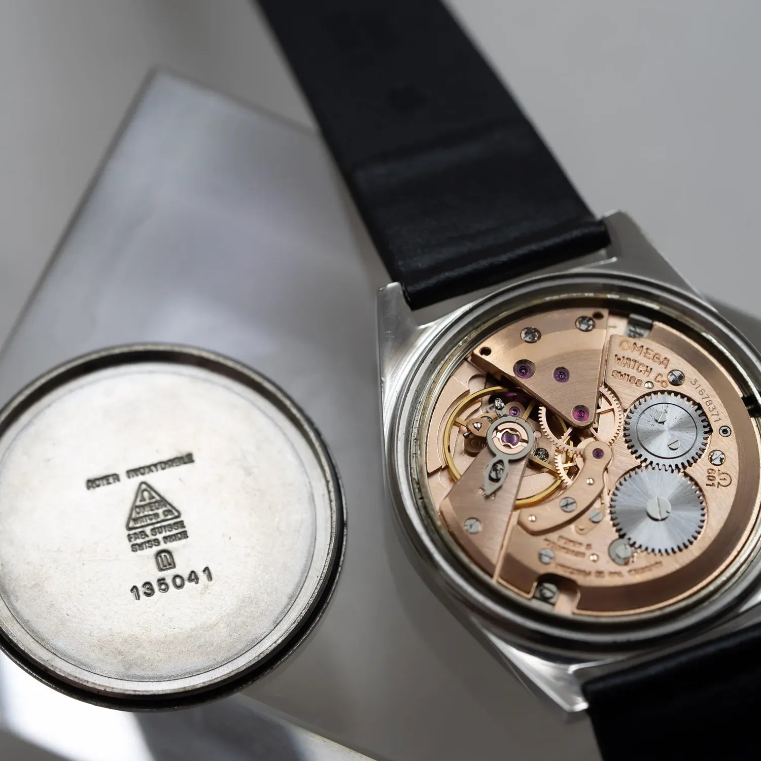Omega Geneve 135.041 Cal. 601 Manual Winding – strap detail