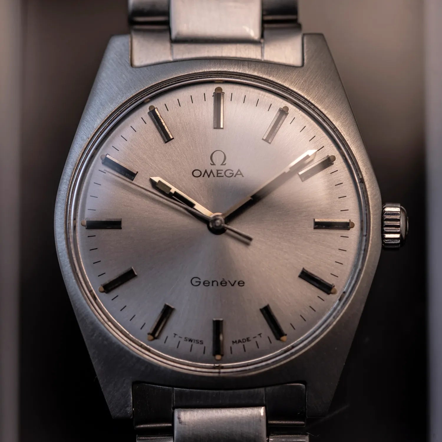 Omega Geneve 135.041 Cal. 601 – dial close-up