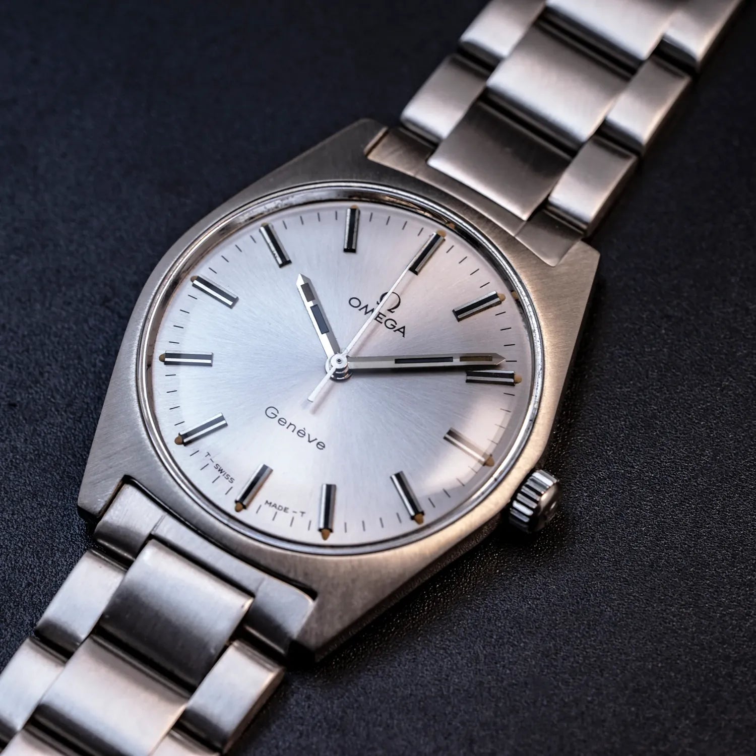 Omega Geneve 135.041 Cal. 601 – side view alternative angle