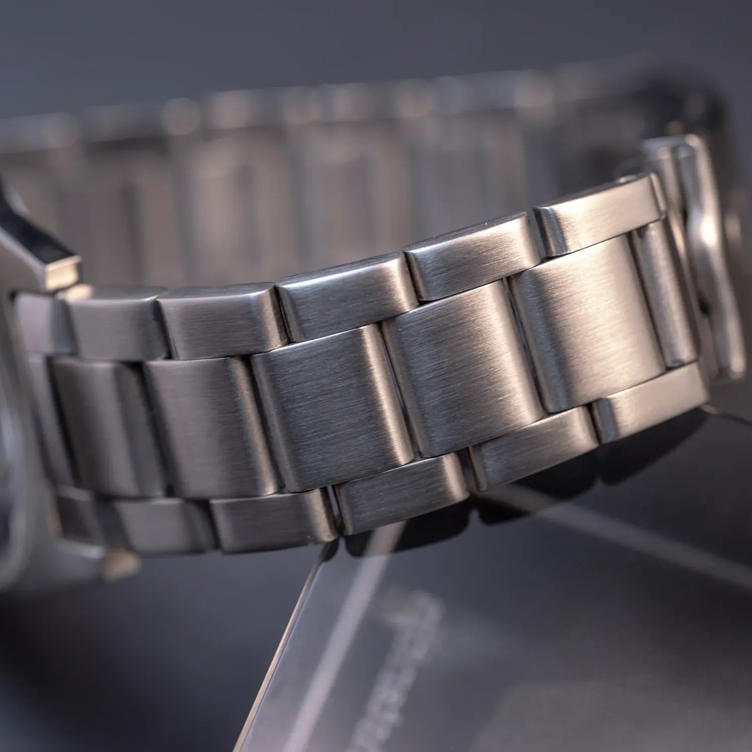 Omega Geneve 135.041 Cal. 601 – strap detail