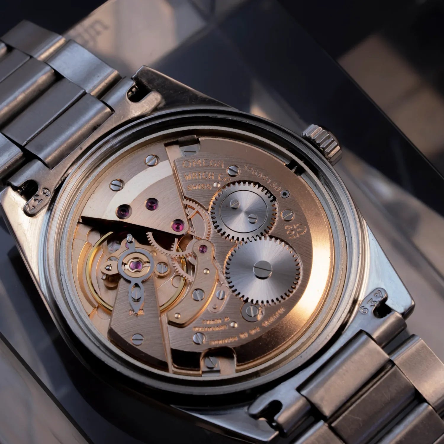 Omega Geneve 135.041 Cal. 601 – crown detail