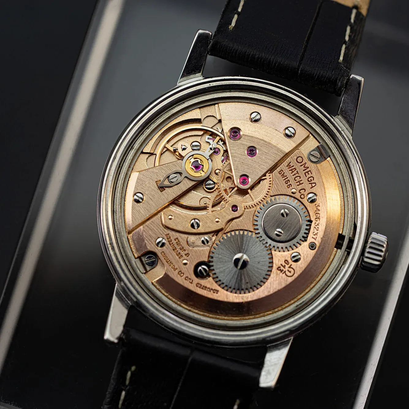 Omega Geneve 136.0098 Cal. 613 – dial close-up
