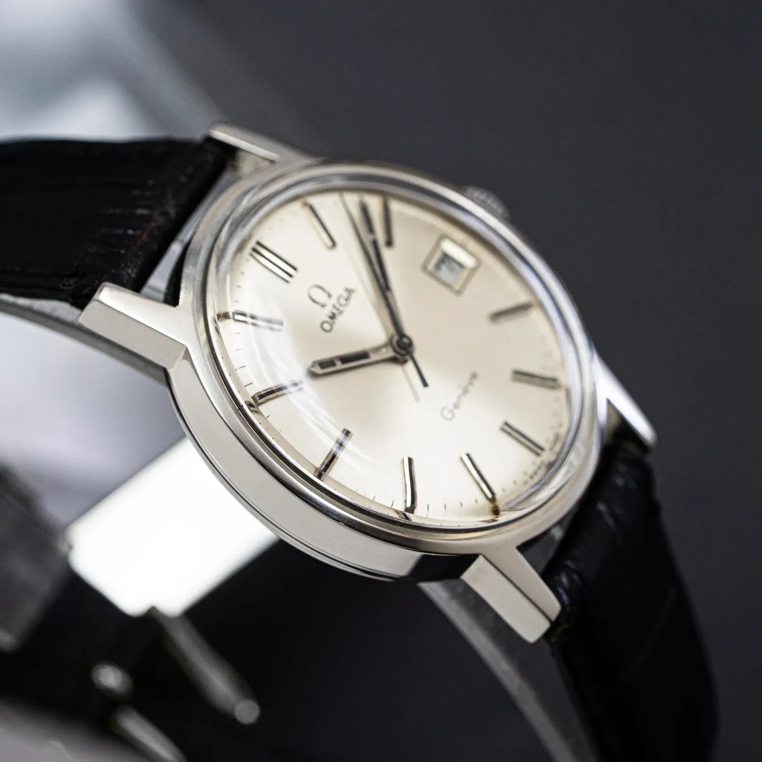 Omega Geneve 136.0098 Cal. 613 – movement close-up