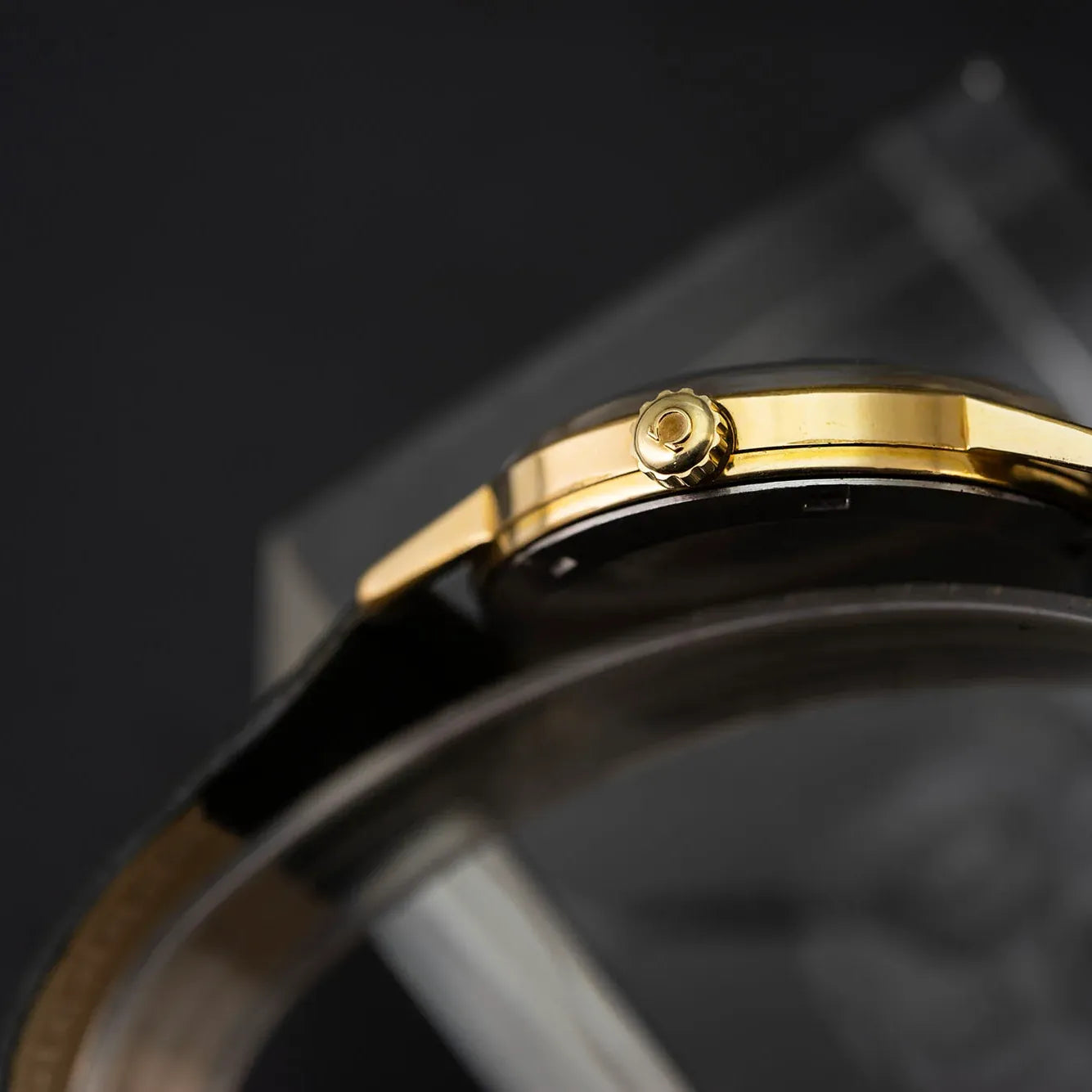 Omega Geneve 136.070 Cal. 613 – side view alternative angle