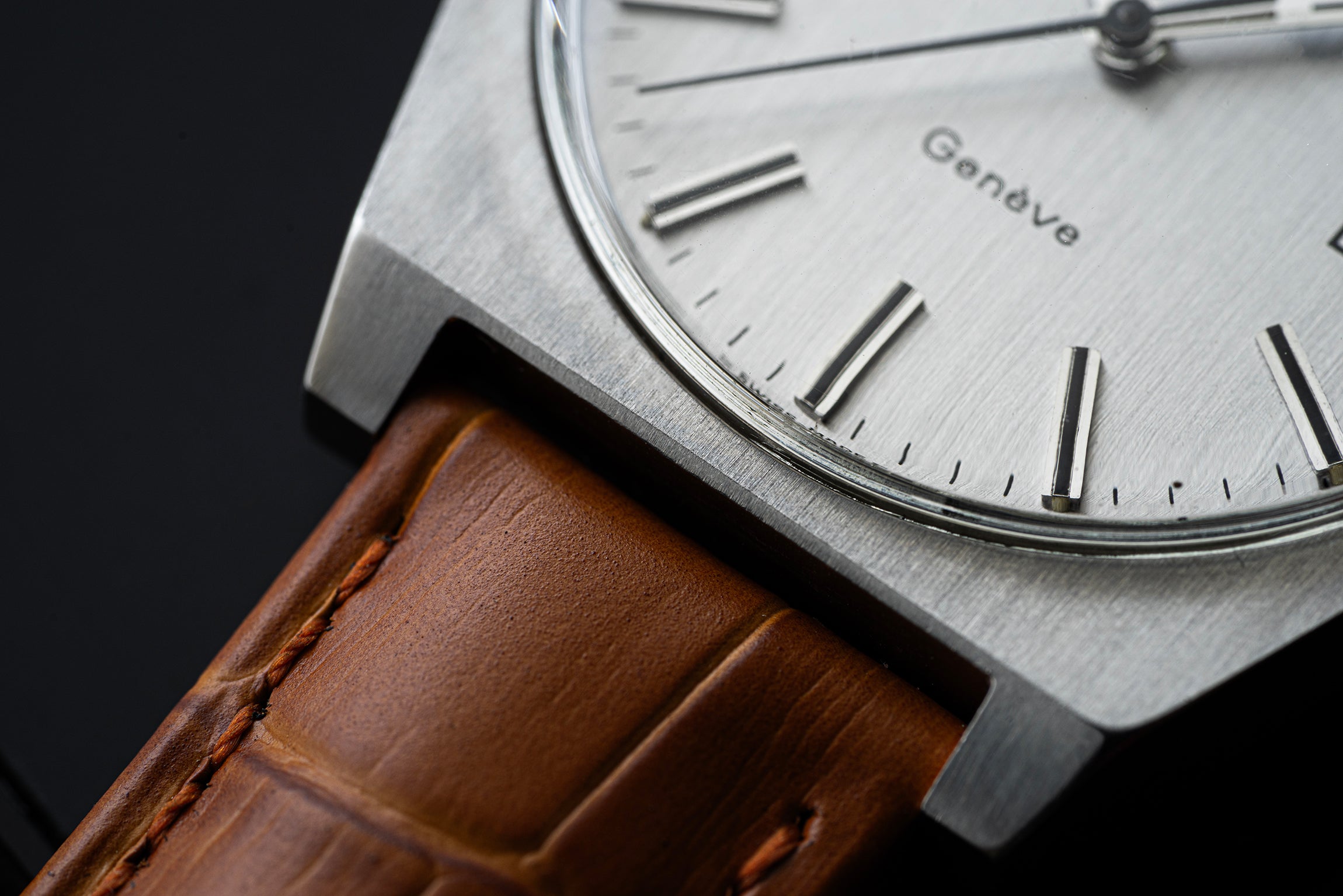 Omega Geneve Automatic 166.0118 Close up on case