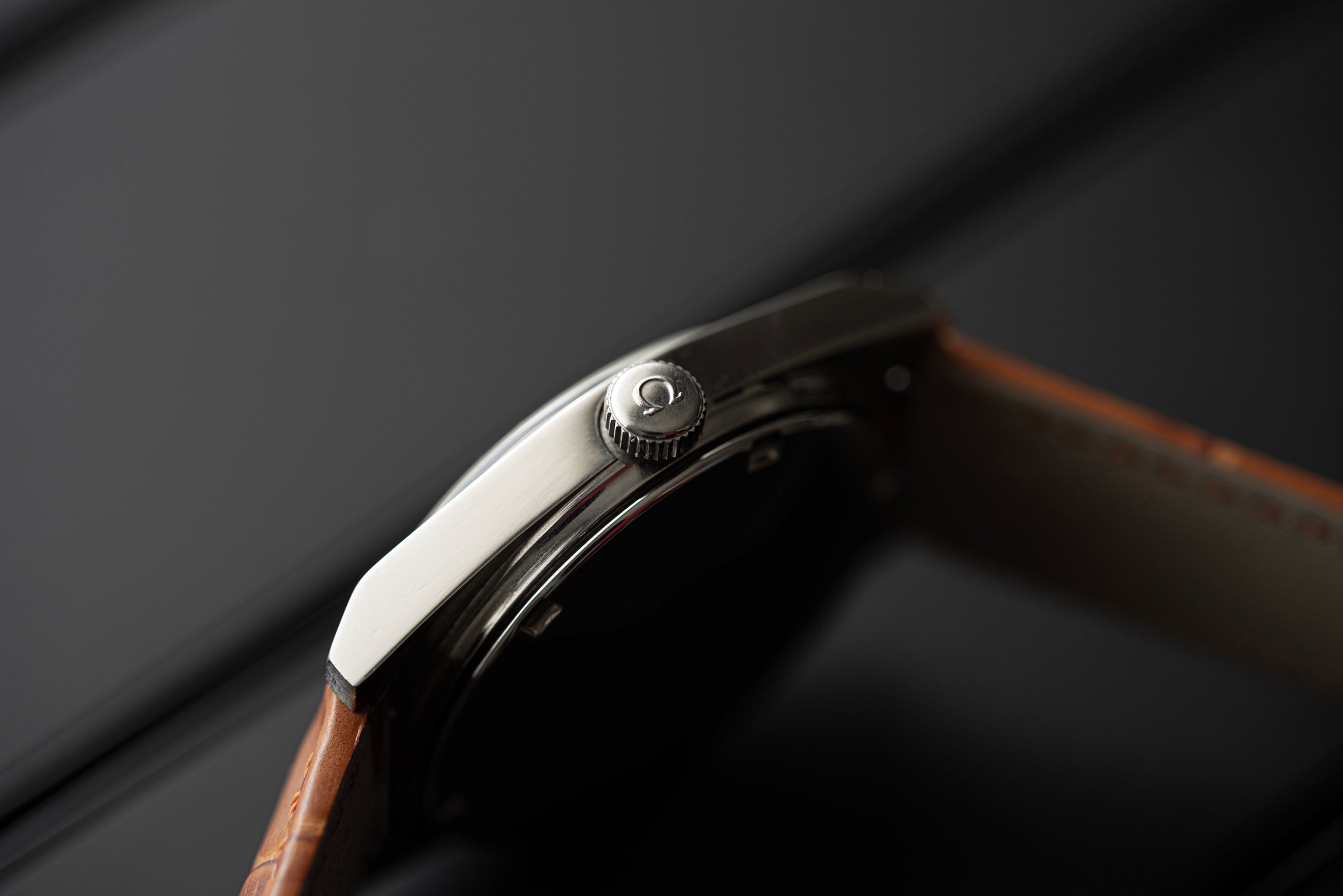 Omega Geneve Automatic 166.0118 close up on crown