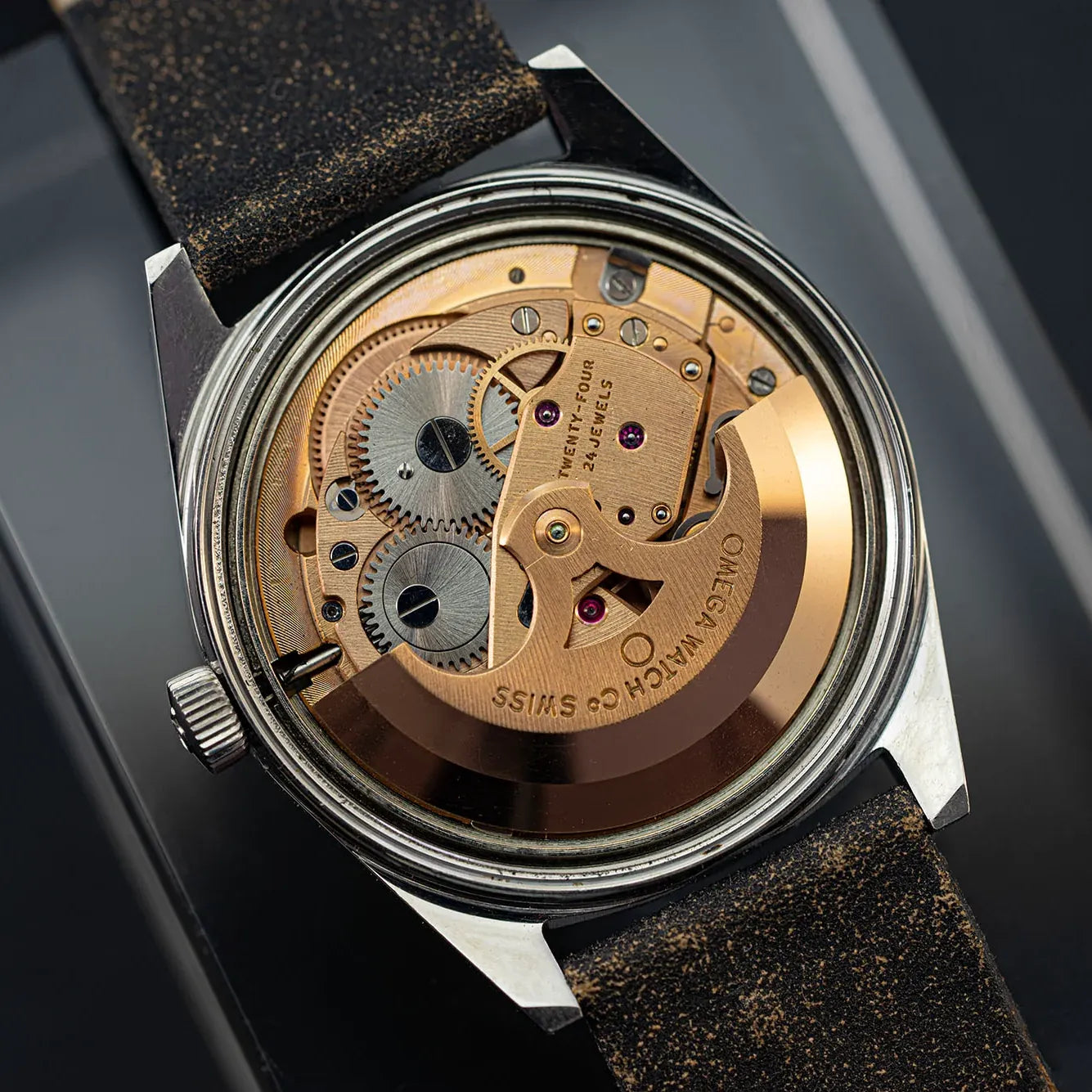 Omega Geneve 166.041 Cal. 565 – dial close-up