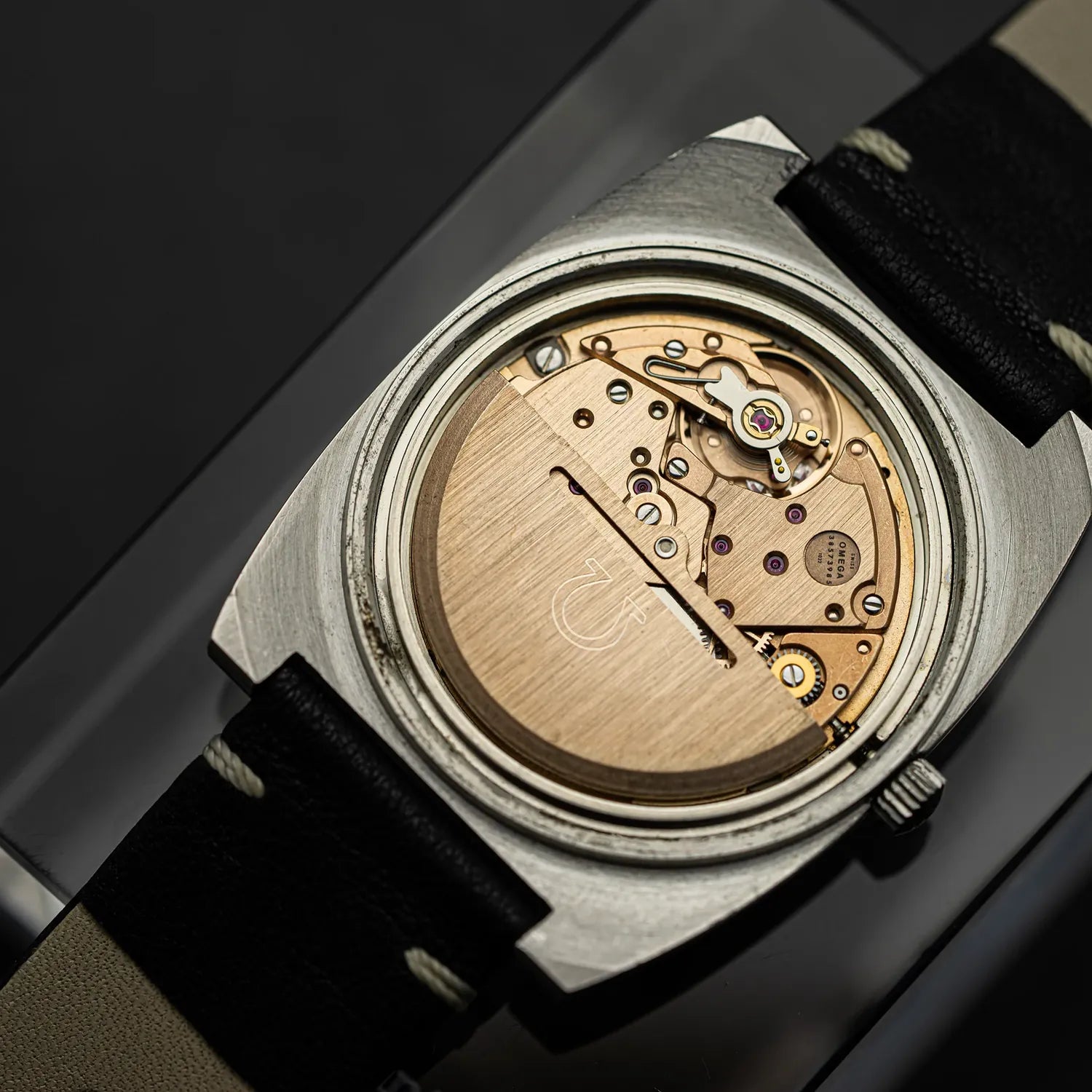 Omega Geneve Automatic Ref. 166.0188 Cal. 1022 – side view alternative angle