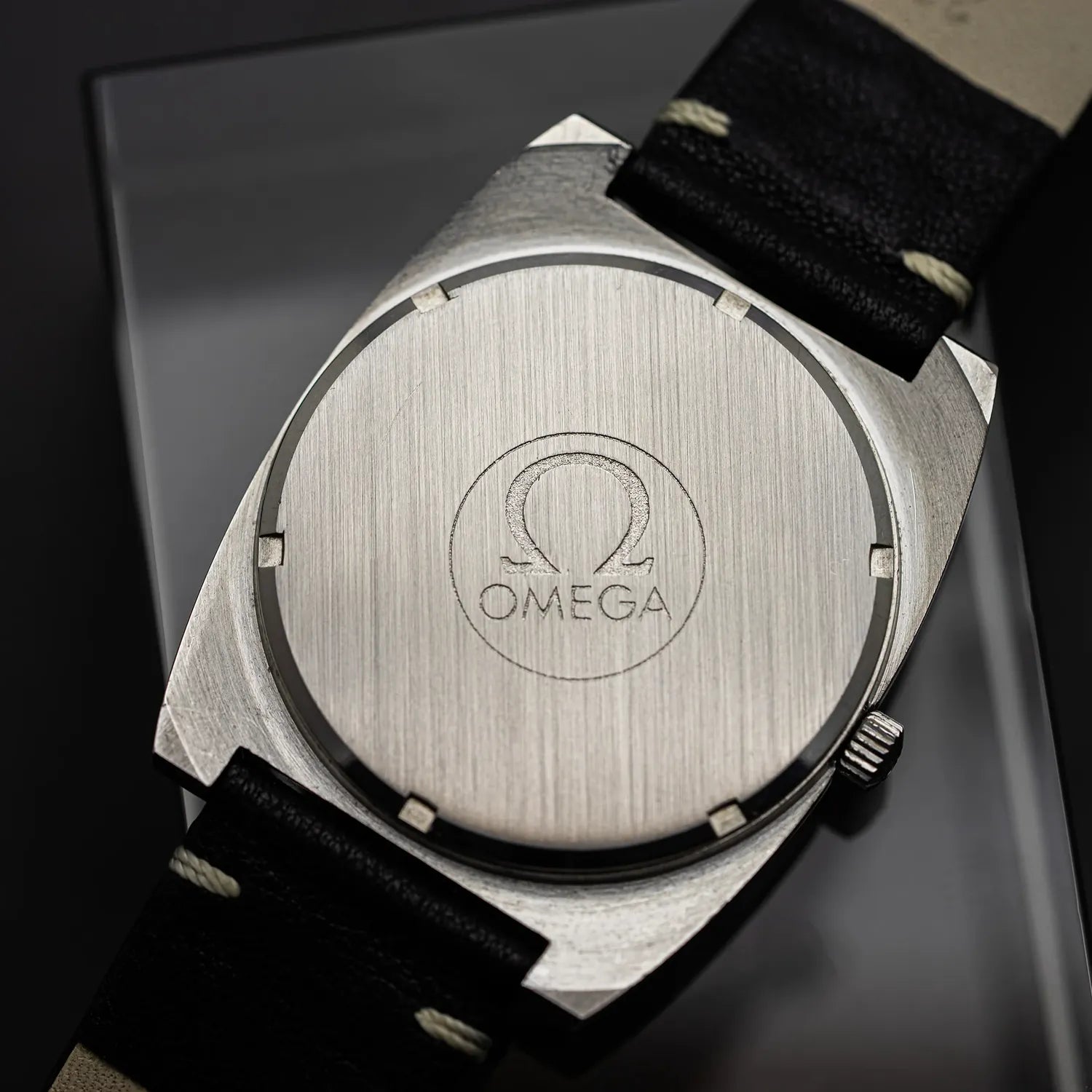 Omega Geneve Automatic Ref. 166.0188 Cal. 1022 – movement close-up