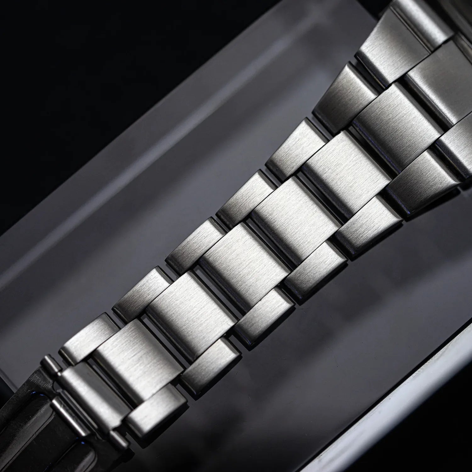 Omega Geneve Automatic Ref. 166.0191 Cal. 1012 – movement close-up