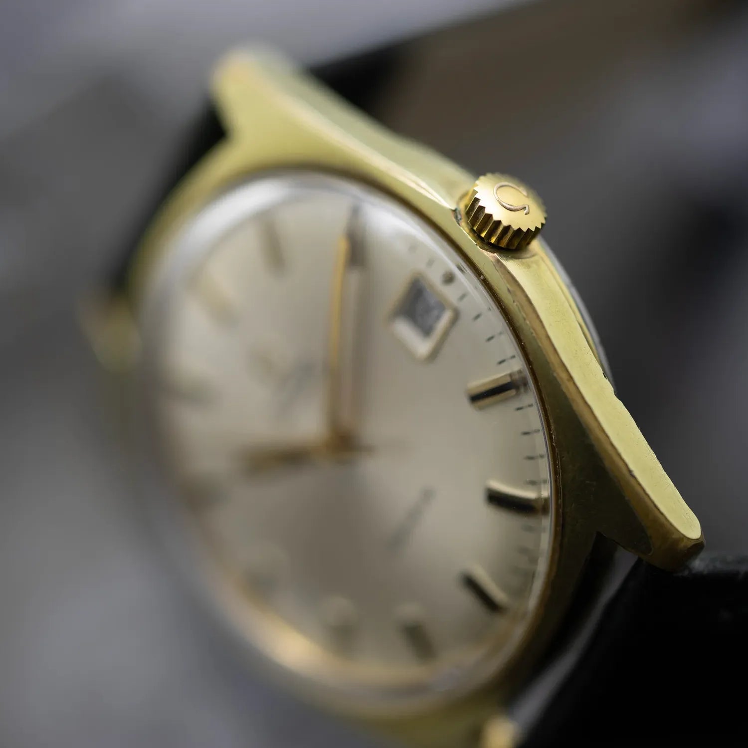 Omega Geneve Automatic Ref. 166.041 Cal. 565 – side view