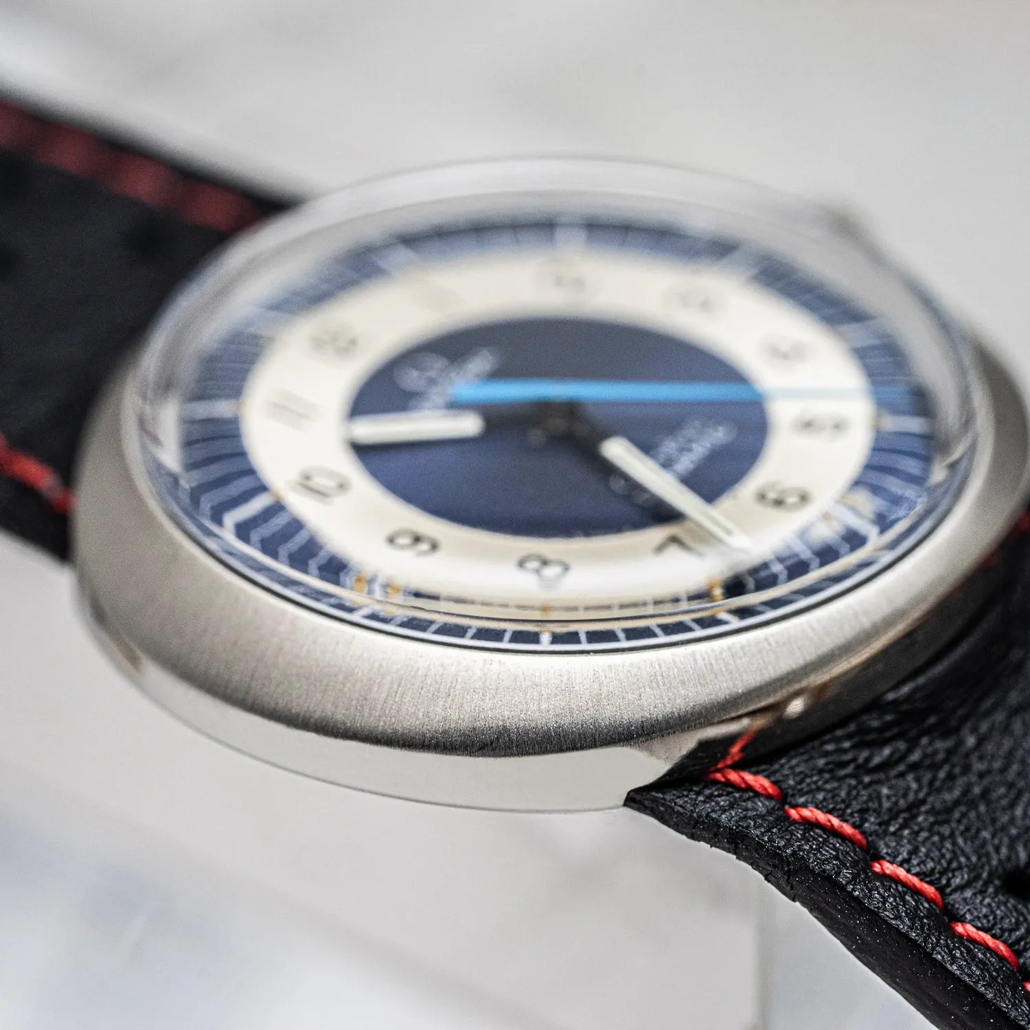 Omega Geneve Dynamic Ref. 135.033, Cal. 601 – side view alternative angle
