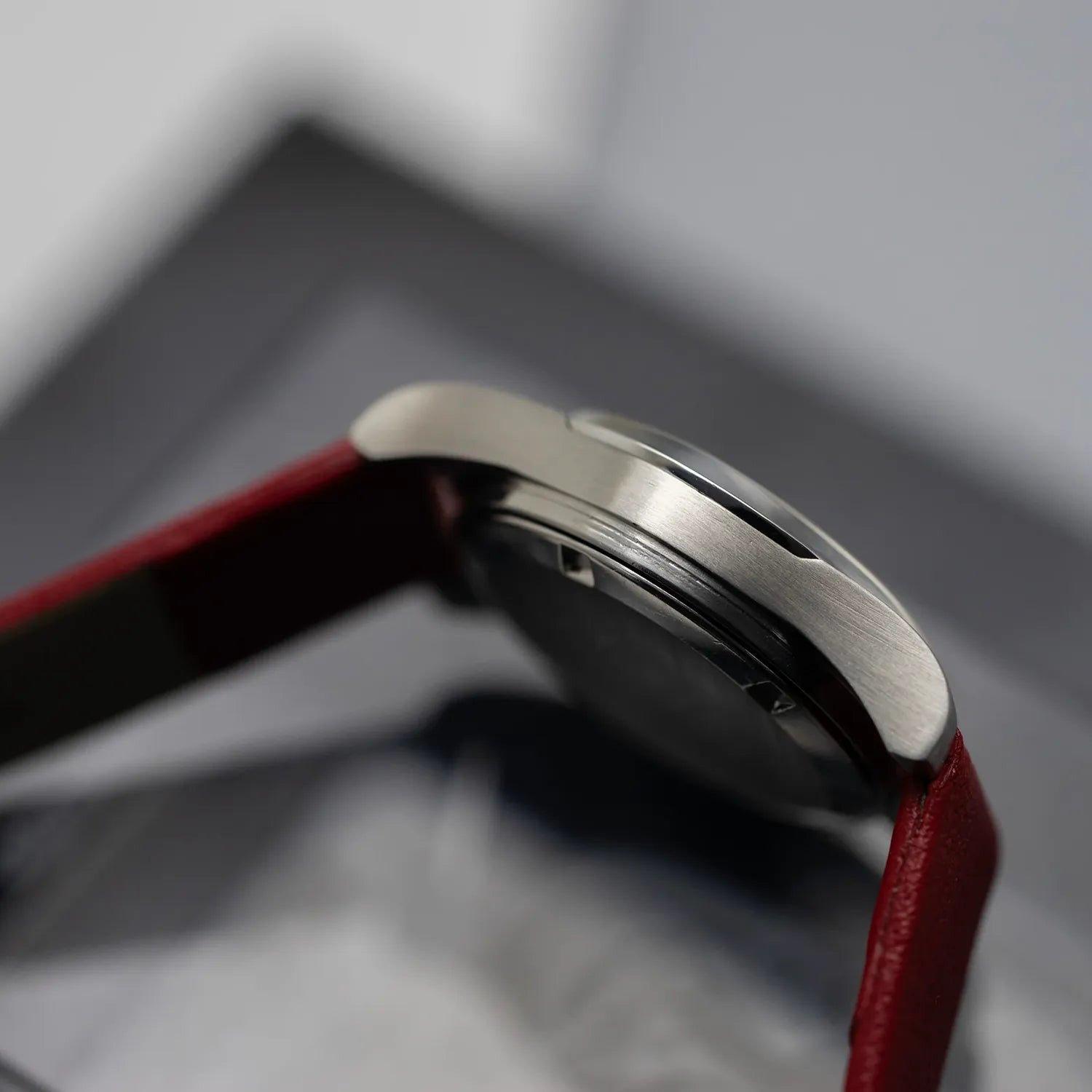 Omega Geneve Lady Ref. 535.0031 Cal. 635 – side view alternative angle