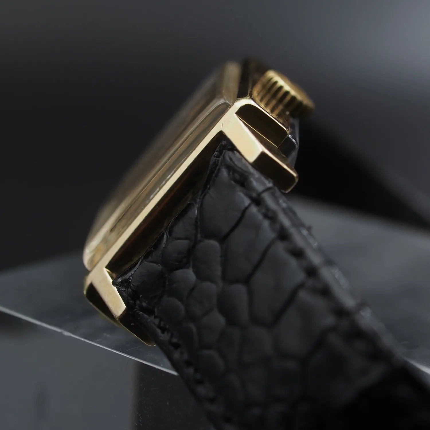 Omega Geneve Lady Square – side view