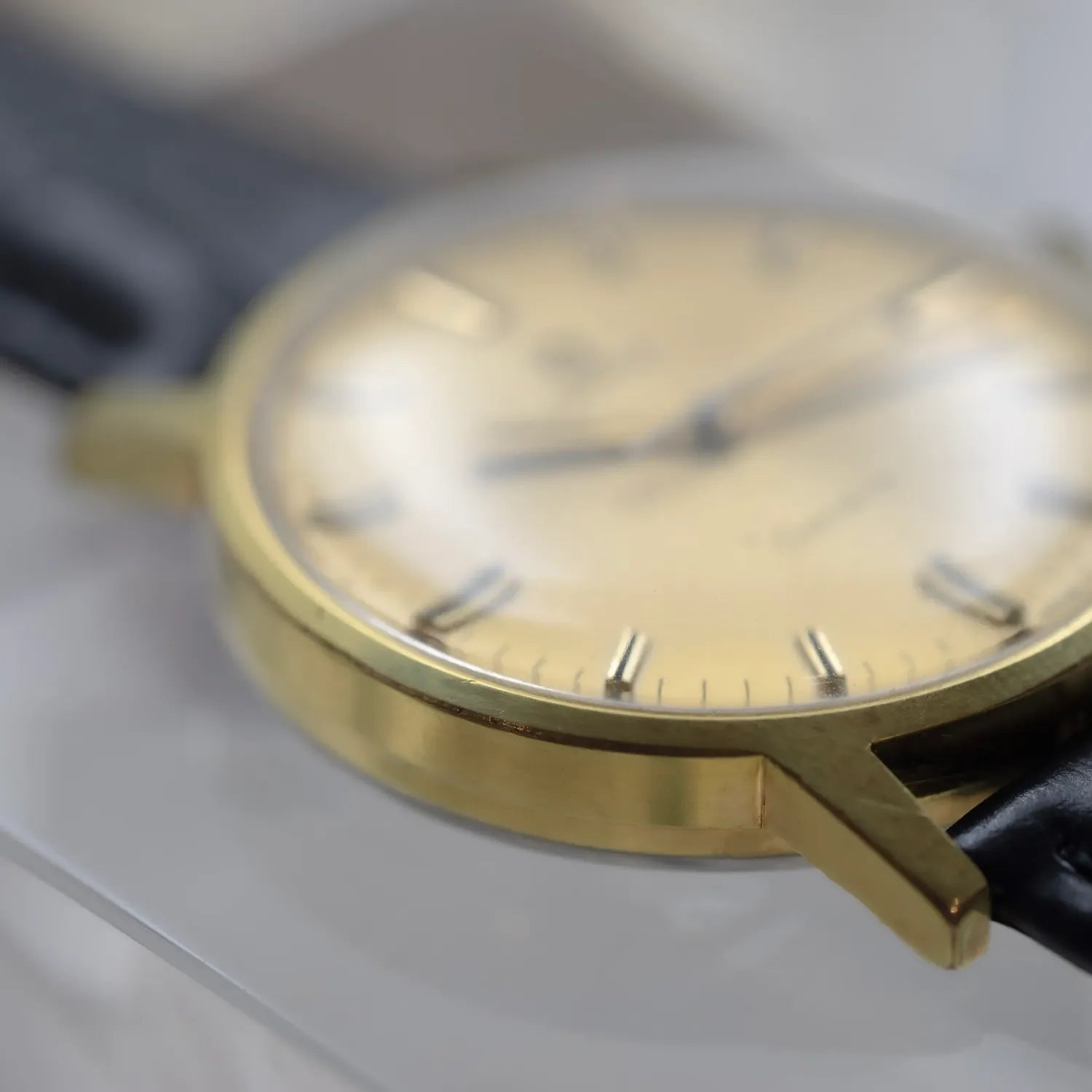 Omega Geneve Ref. 135.070 Cal. 601 Gold Plated – strap detail