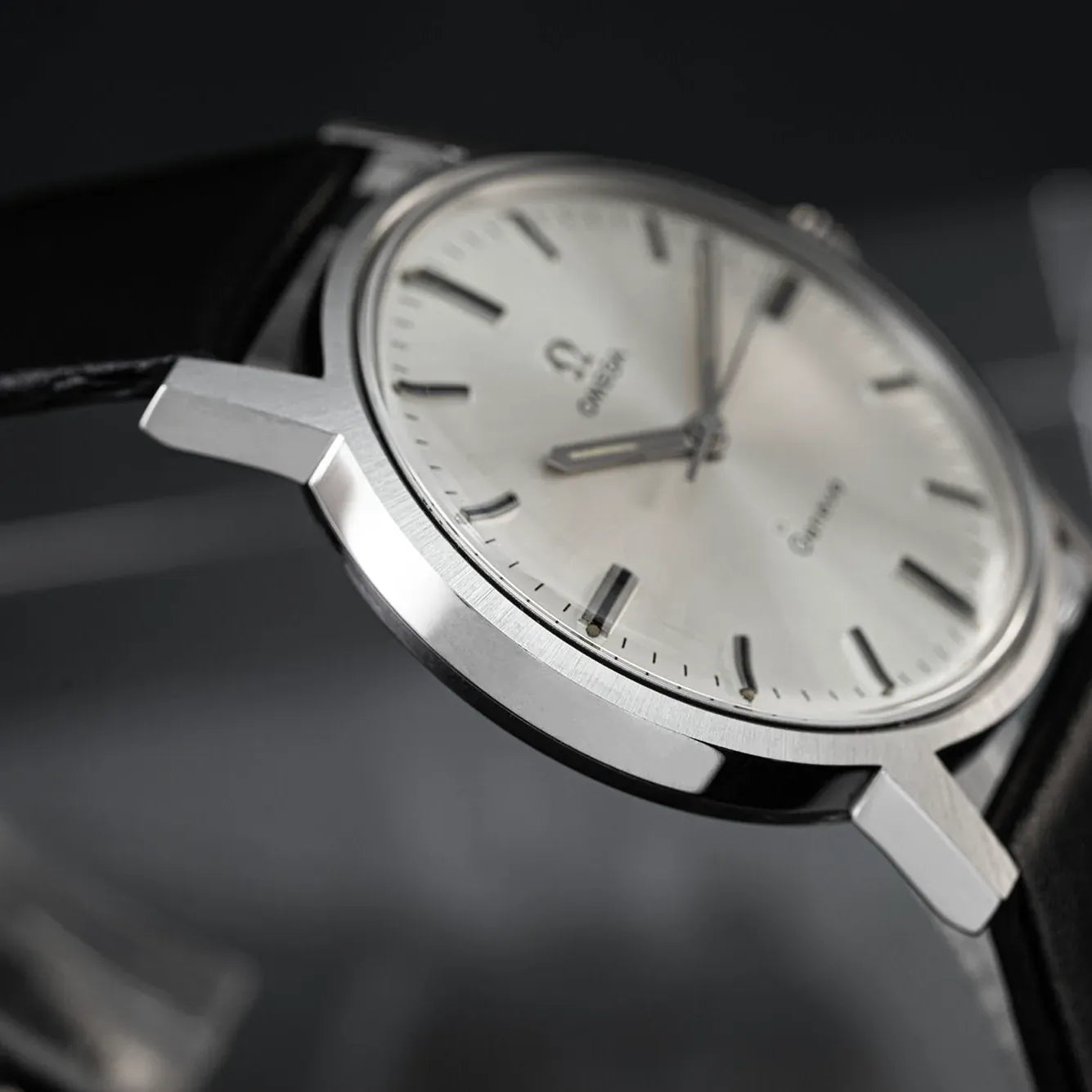 Omega Geneve Ref. 135.070 Cal. 601 – side view