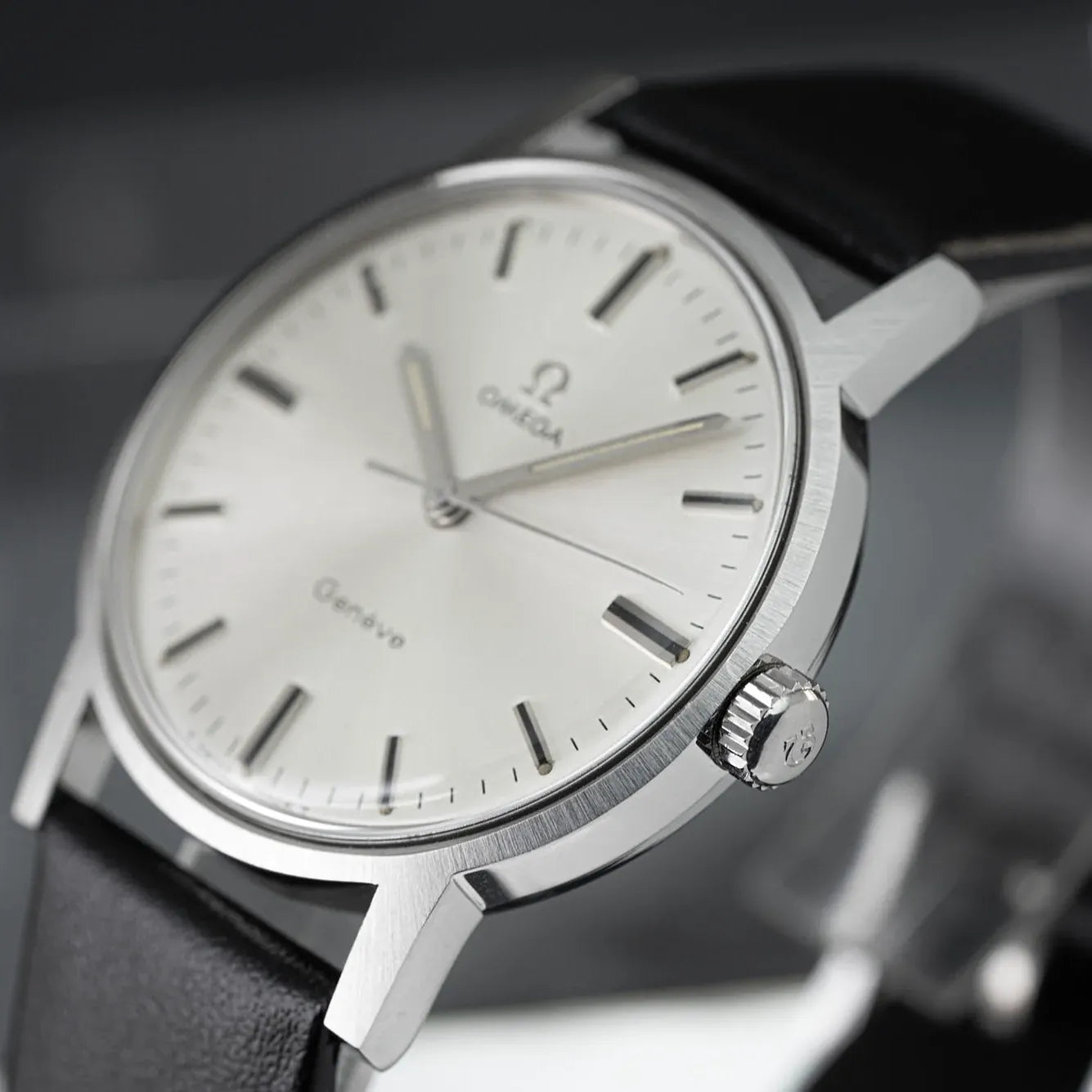 Omega Geneve Ref. 135.070 Cal. 601 – side view alternative angle