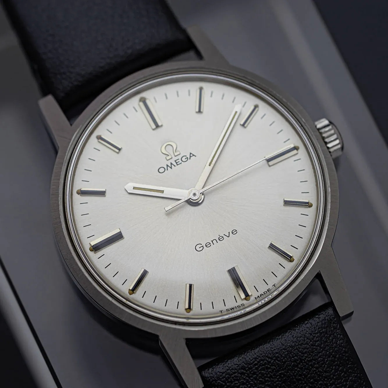 Omega Geneve Ref. 135.070 Cal. 601 – dial macro detail