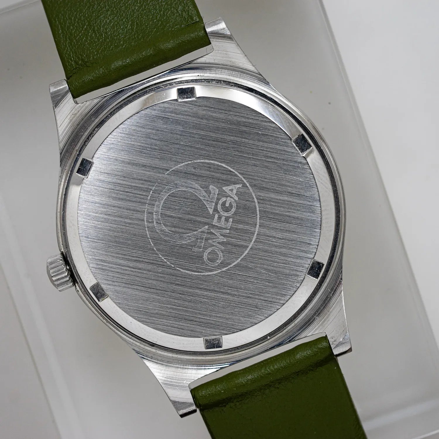Omega Geneve Ref. 136.0102 Cal. 1030 – side view