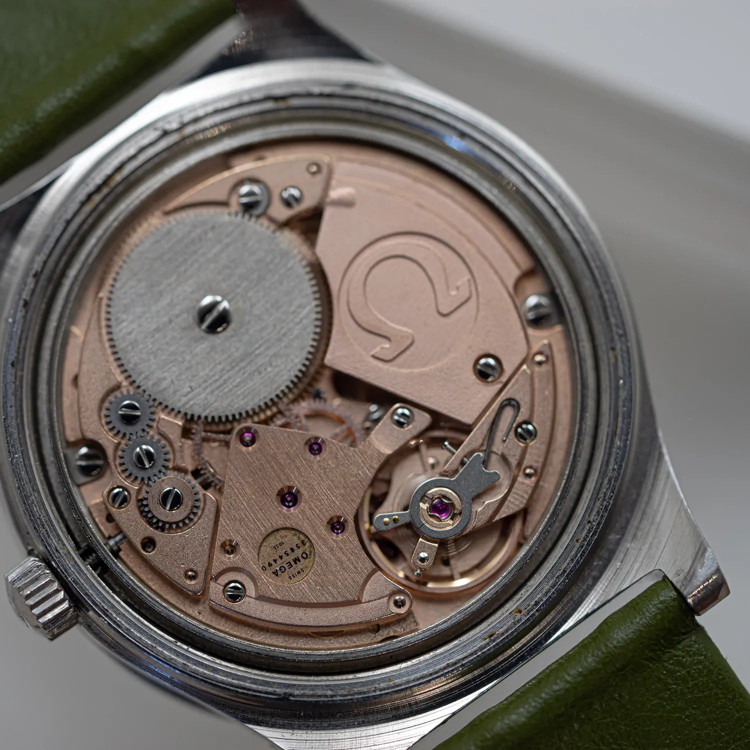 Omega Geneve Ref. 136.0102 Cal. 1030 – movement close-up