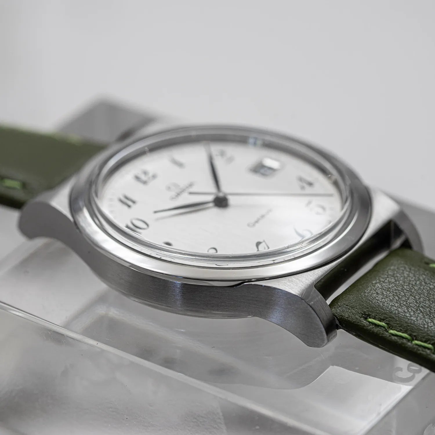Omega Geneve Ref. 136.0102 Cal. 1030 – strap detail