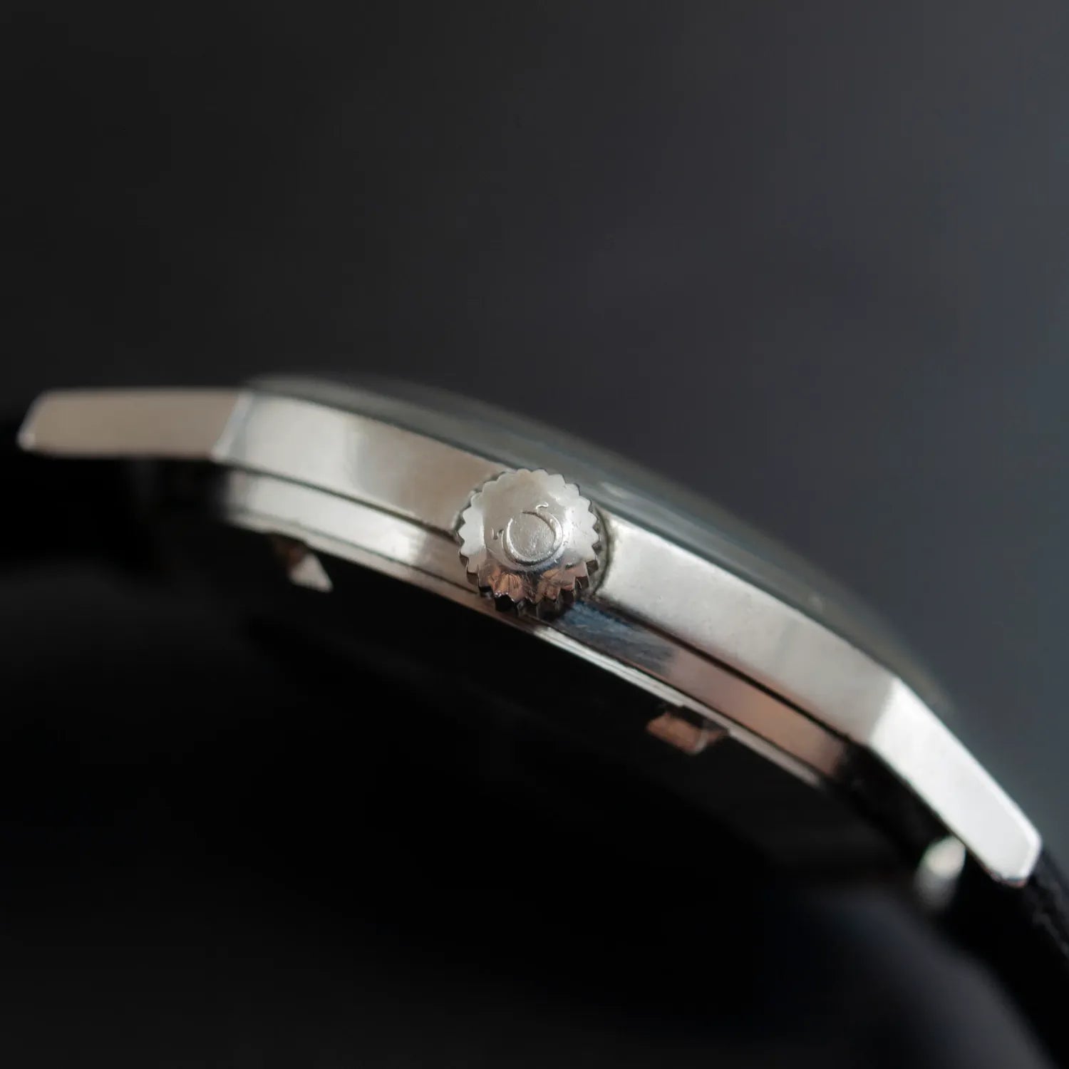 Omega Geneve Ref. 166.070, Cal. 565 – movement close-up