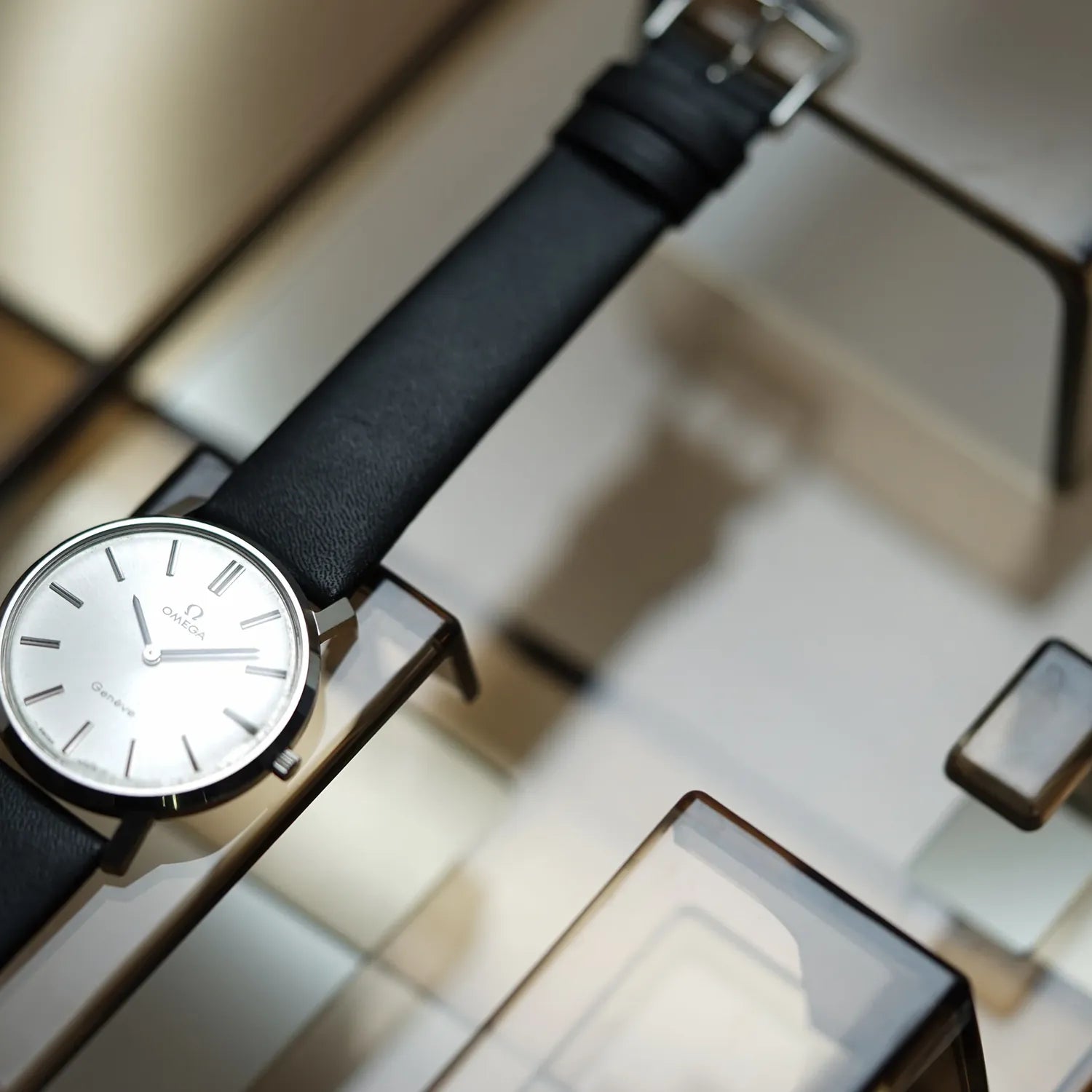 Omega Geneve Ref. ST 111.0108 cal. 620 – side view alternative angle