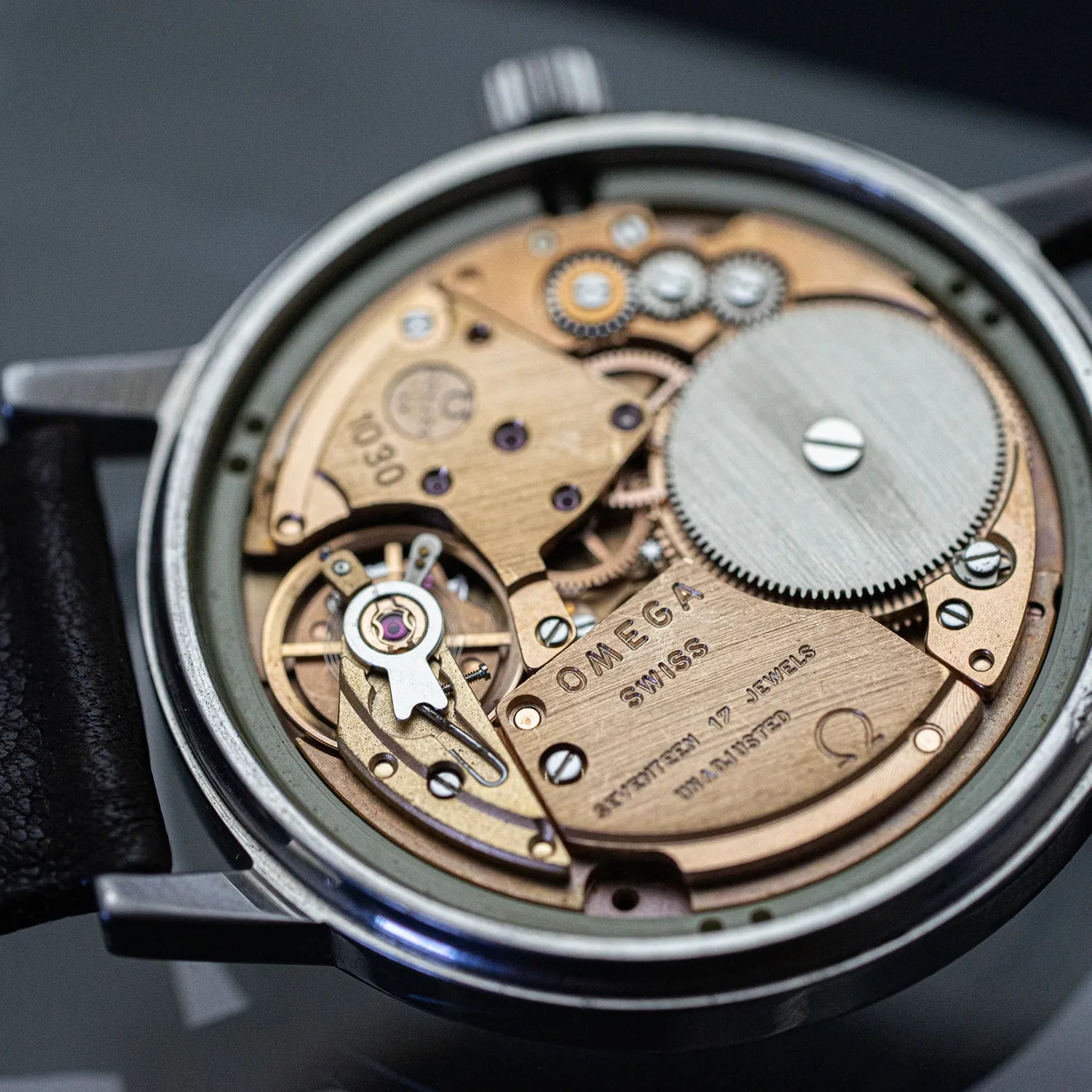 Omega Ref. 136.0104 Cal. 1030 Vintage Men's Watch – dial close-up