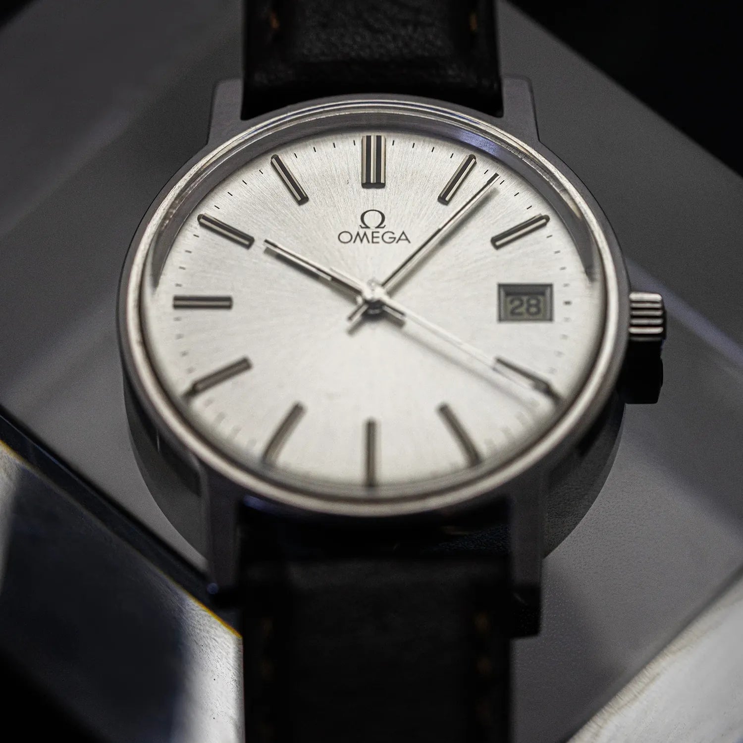 Omega Ref. 136.0104 Cal. 1030 Vintage Men's Watch – side view