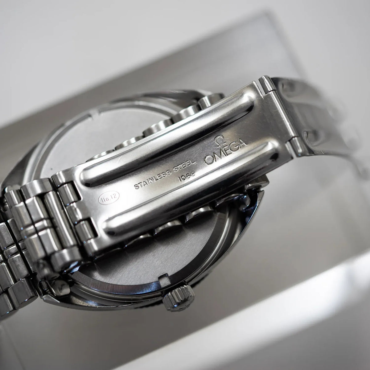 Omega Seamaster 120 Ref. 135.027 Vintage Diver Watch – side view