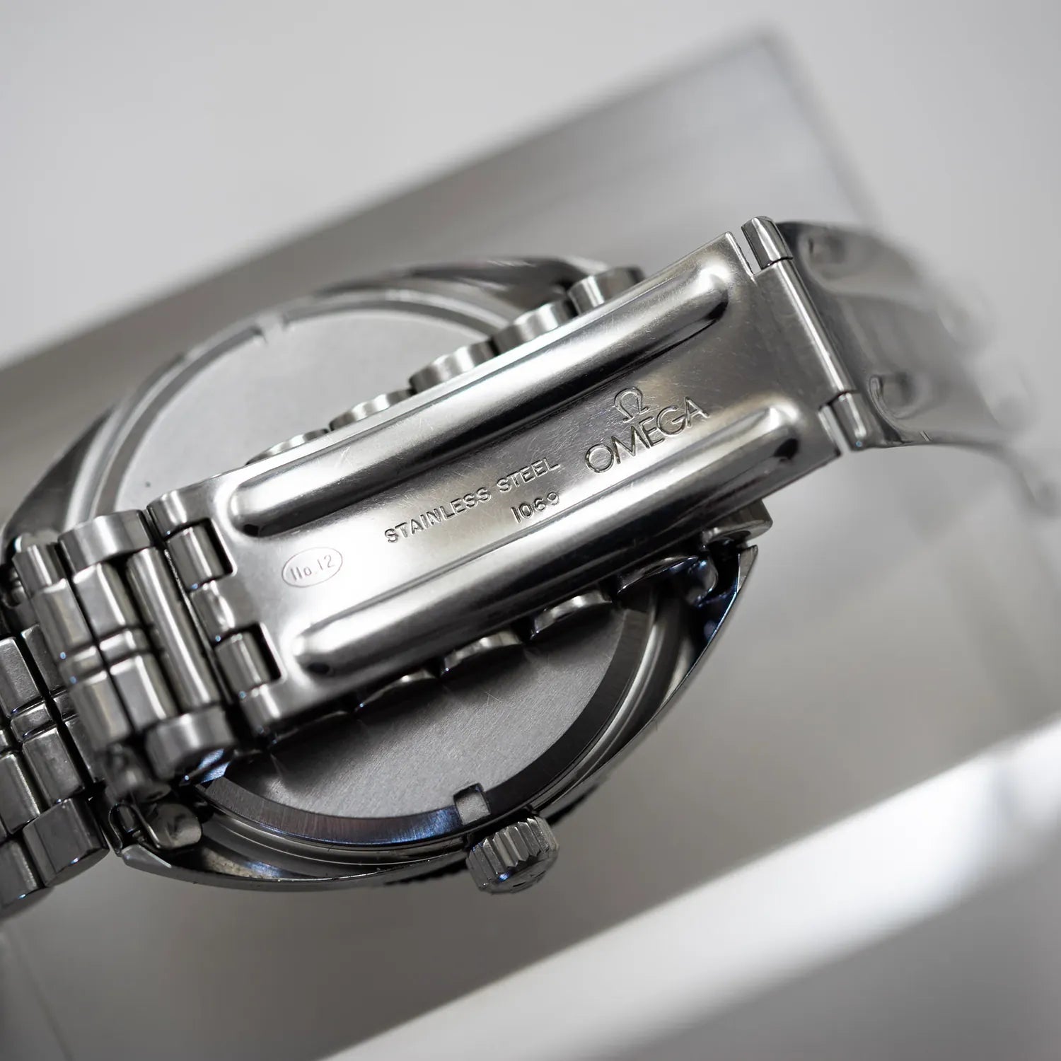 Omega Seamaster 120 Ref. 135.027 Vintage Diver Watch – side view
