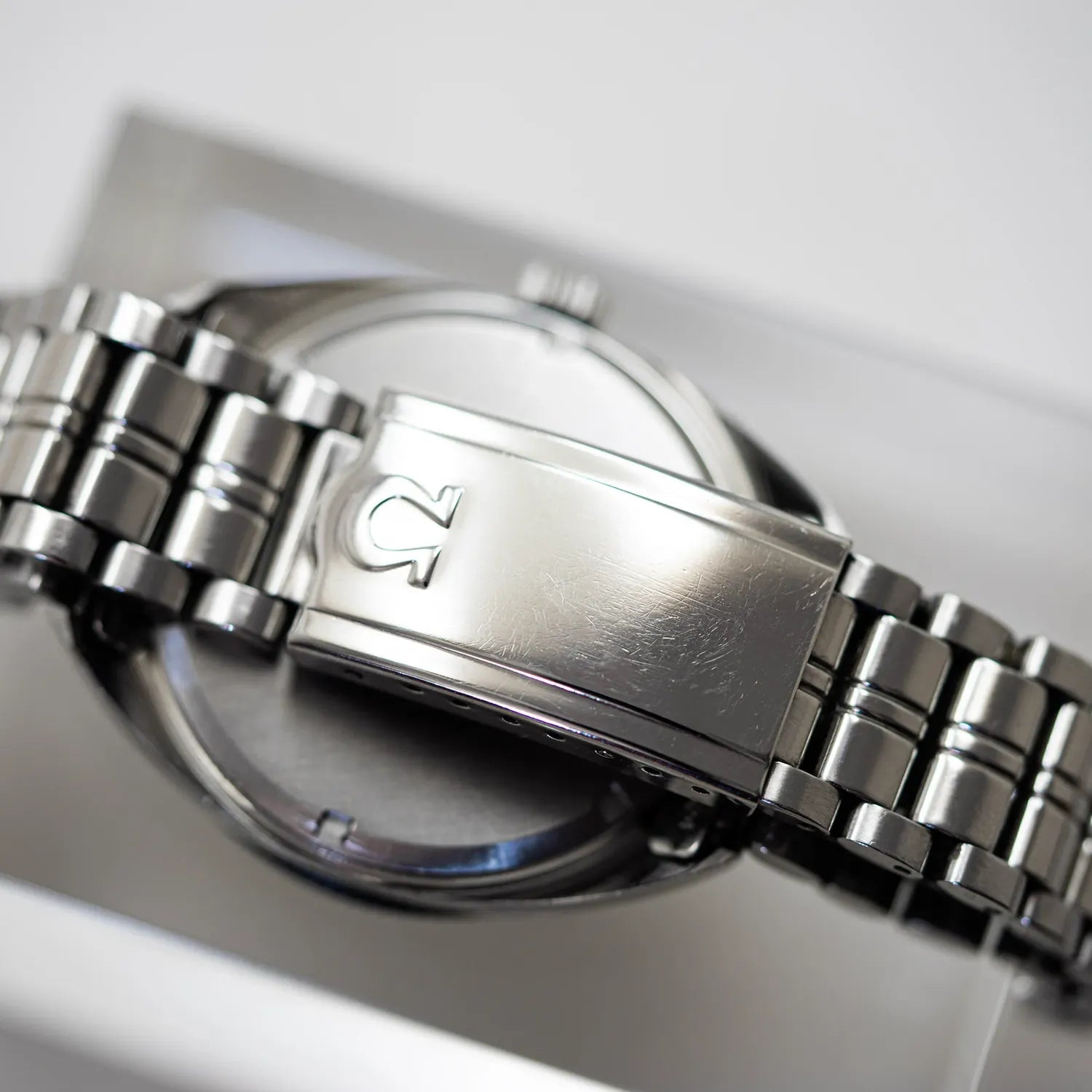 Omega Seamaster 120 Ref. 135.027 Vintage Diver Watch – side view alternative angle