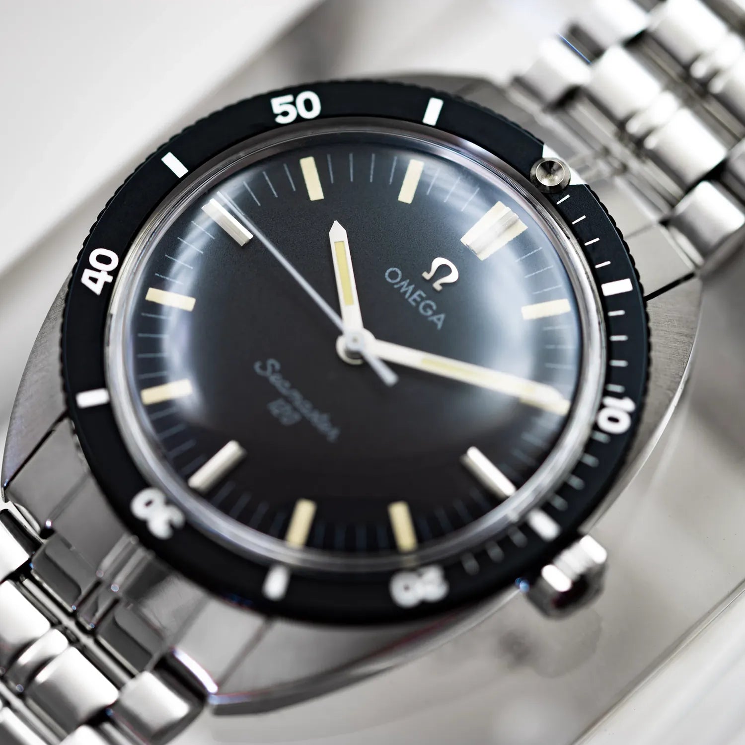 Omega Seamaster 120 Ref. 135.027 Vintage Diver Watch – lug detail