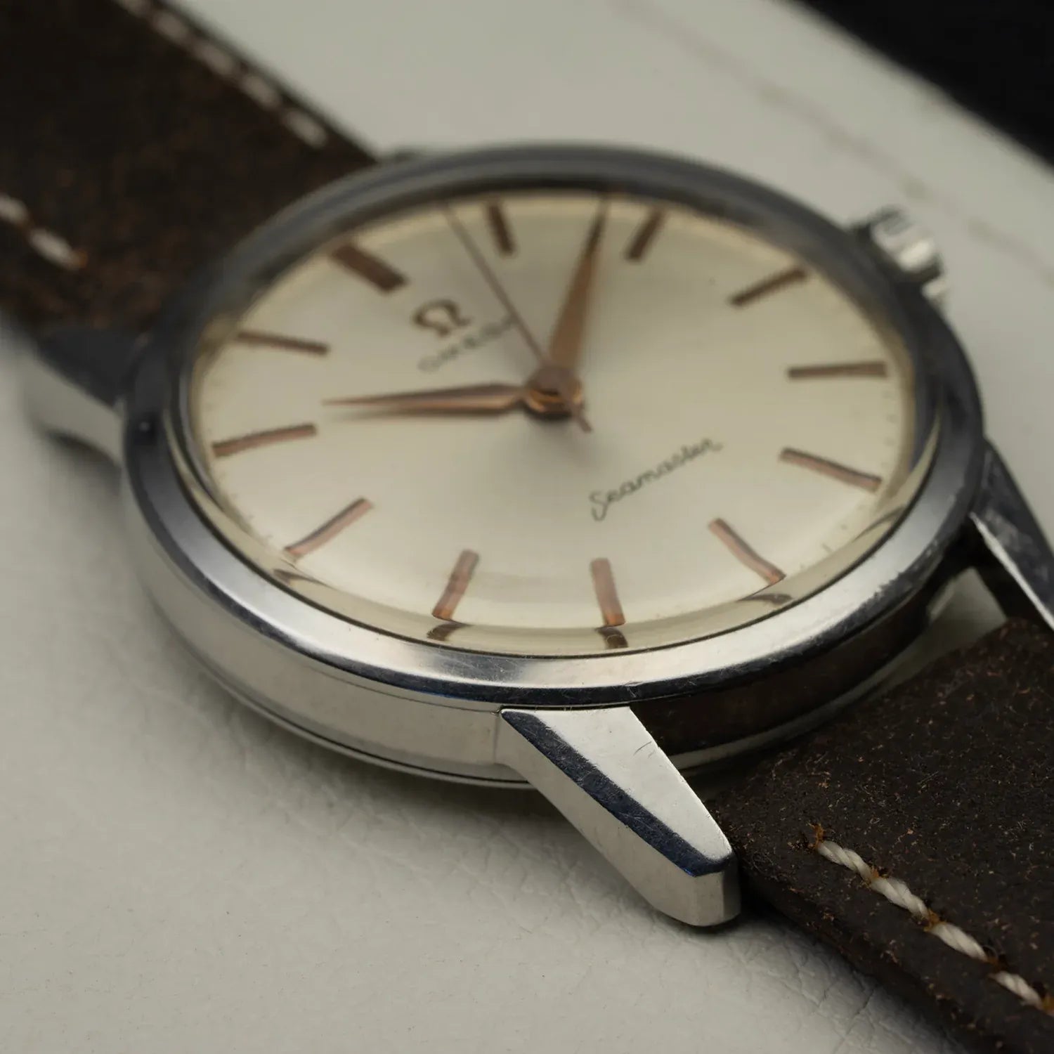 Omega Seamaster 14390-61-SC 285 – side view alternative angle