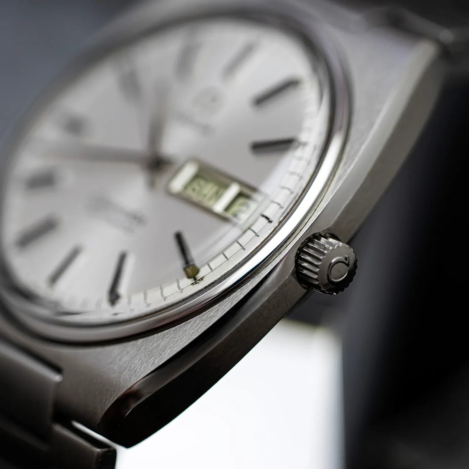 Omega Seamaster Automatic Ref. 166.0216 Cal. 1022 – movement close-up