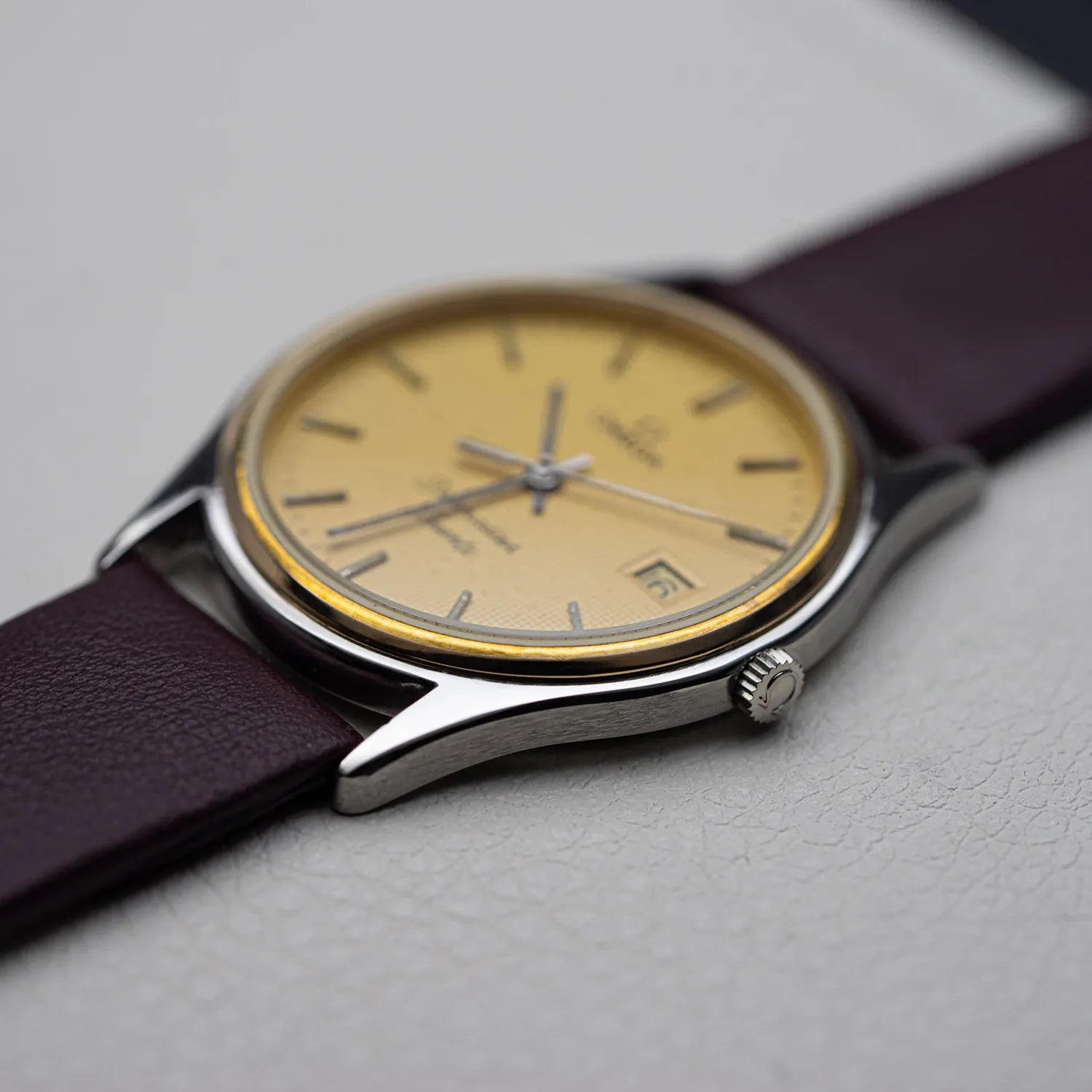 Omega Seamaster Quartz 196.0251, Cal. 1430 – side view