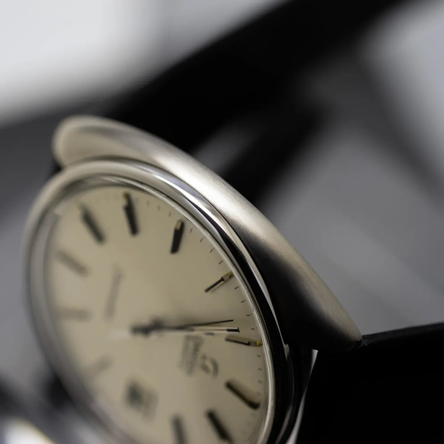 Omega Seamaster Quartz Ref. 196.0078 – side view