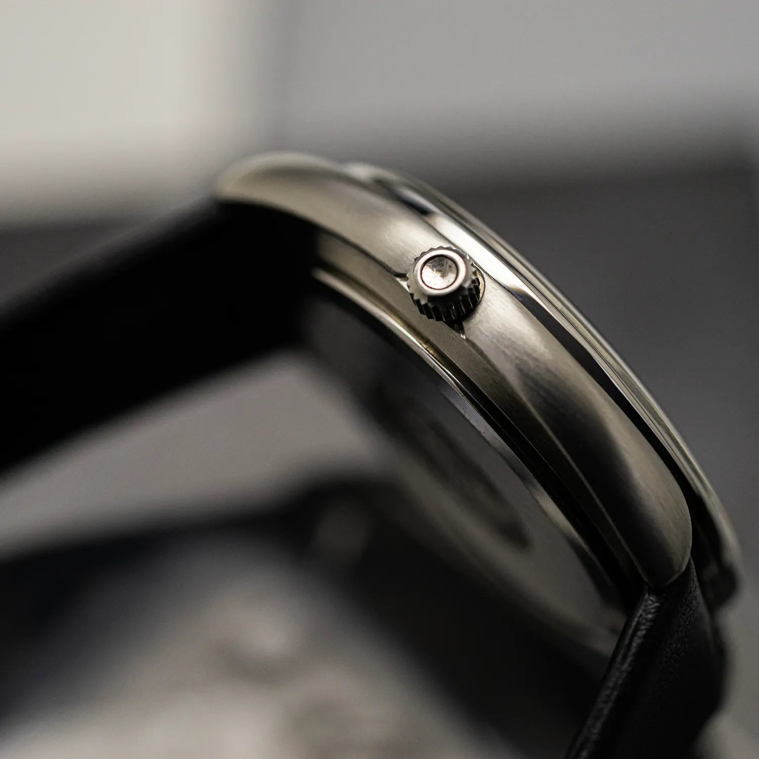 Omega Seamaster Quartz Ref. 196.0078 – side view alternative angle