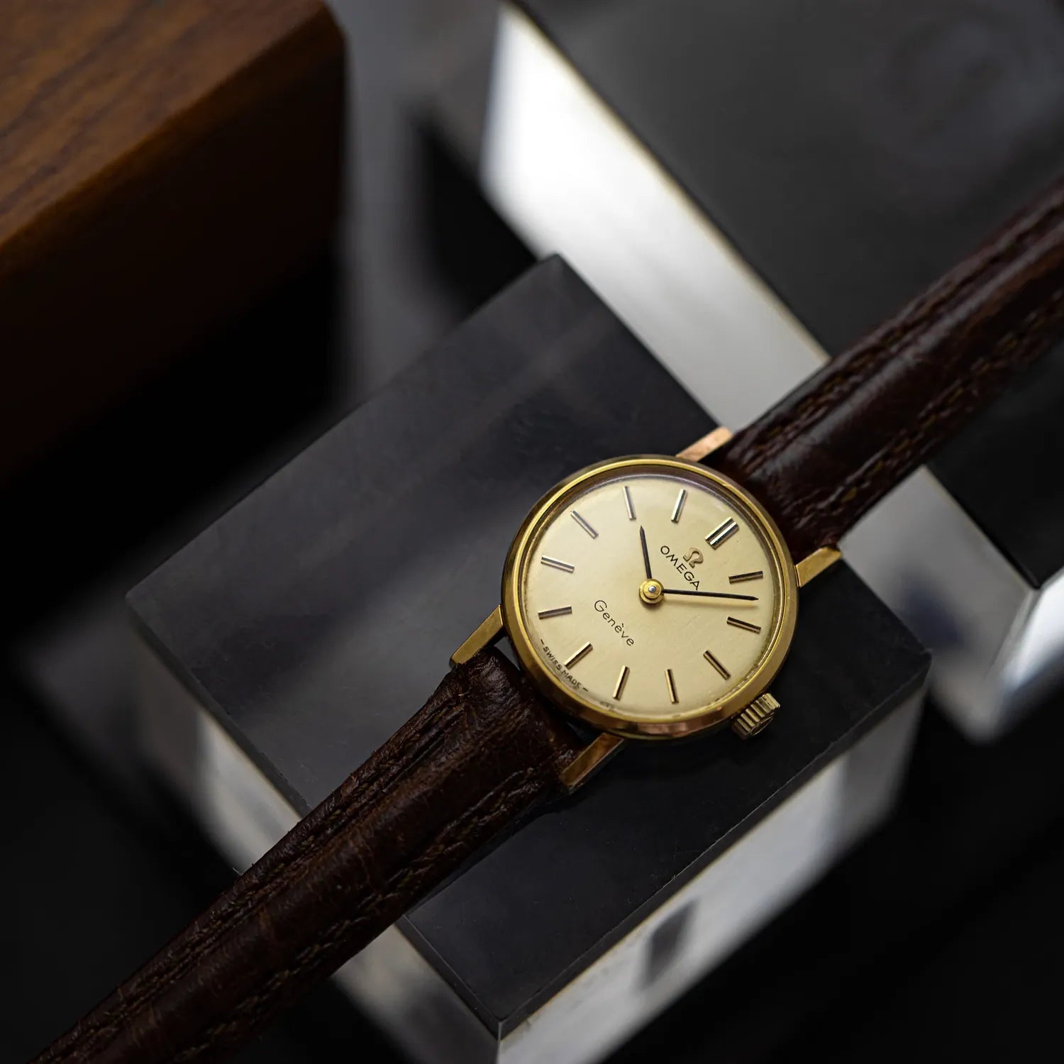 Omega Vintage Women's Watch – dial close-up