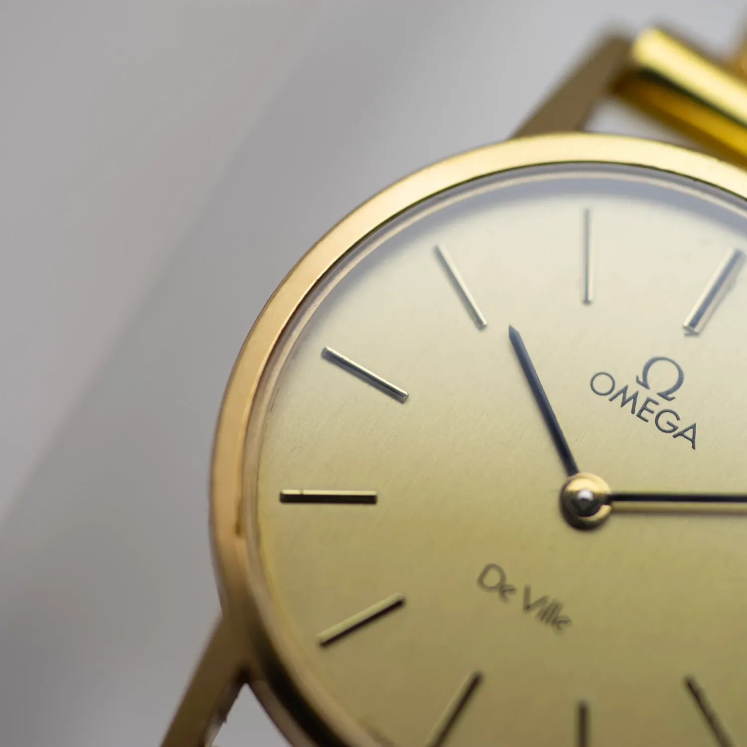 Omega Women's Watch Ref. 511.0392 Cal. 625 – side view