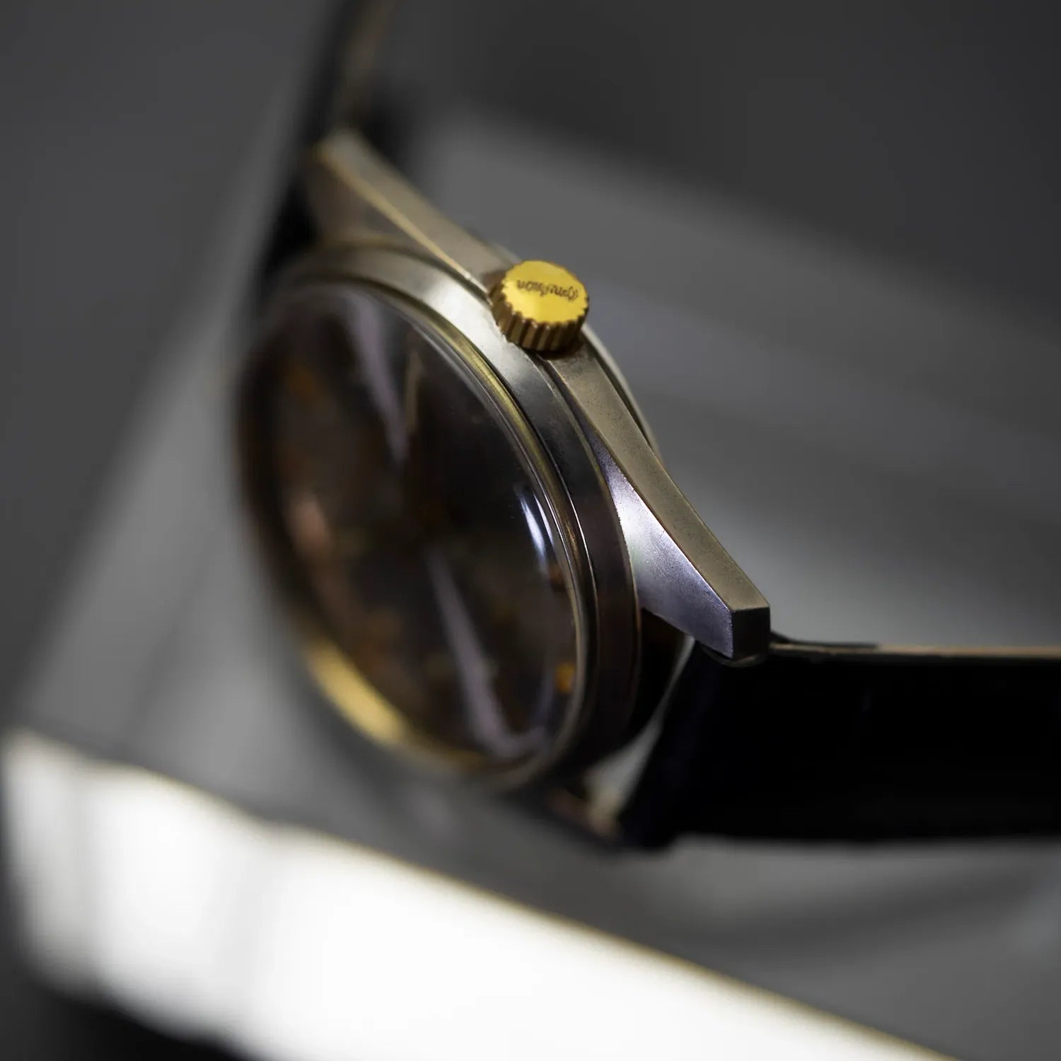 Omikron Incabloc Ref. 4109 Vintage Dress Men's Watch – side view