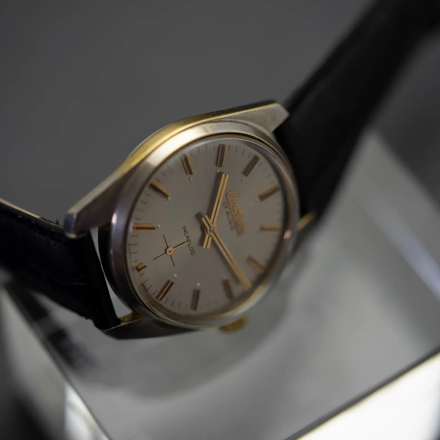 Omikron Incabloc Ref. 4109 Vintage Dress Men's Watch – movement close-up