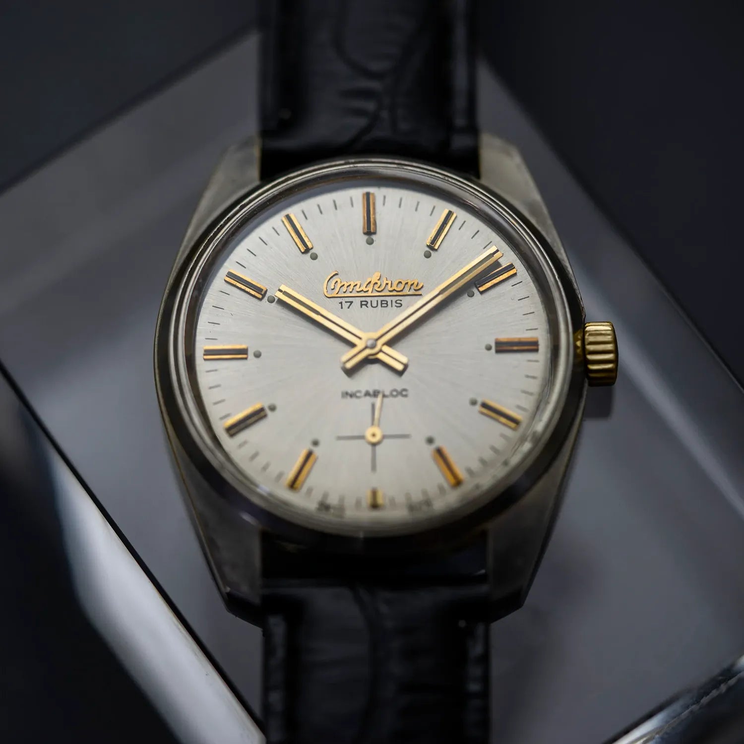 Omikron Incabloc Ref. 4109 Vintage Dress Men's Watch – front view