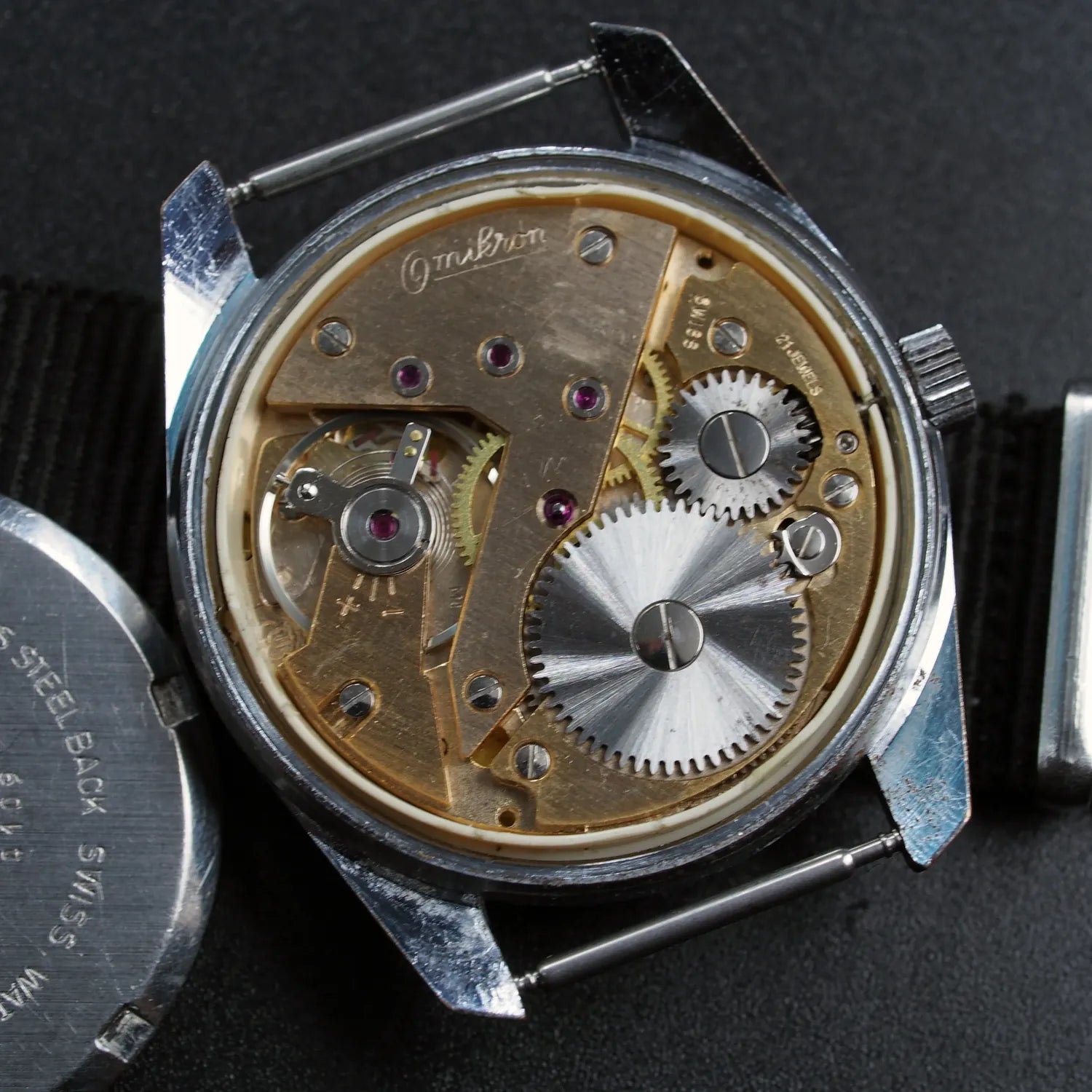 Omikron Wehrmachtswerk Ref. 4109 – dial close-up