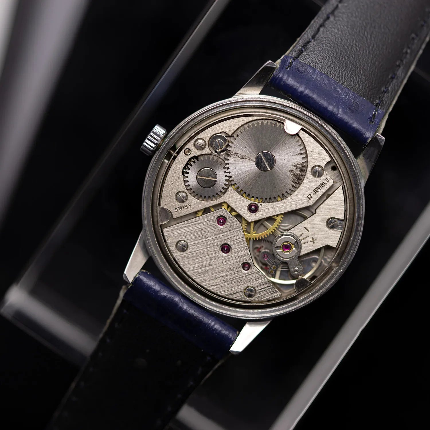 Perseo Vintage Watch – movement close-up