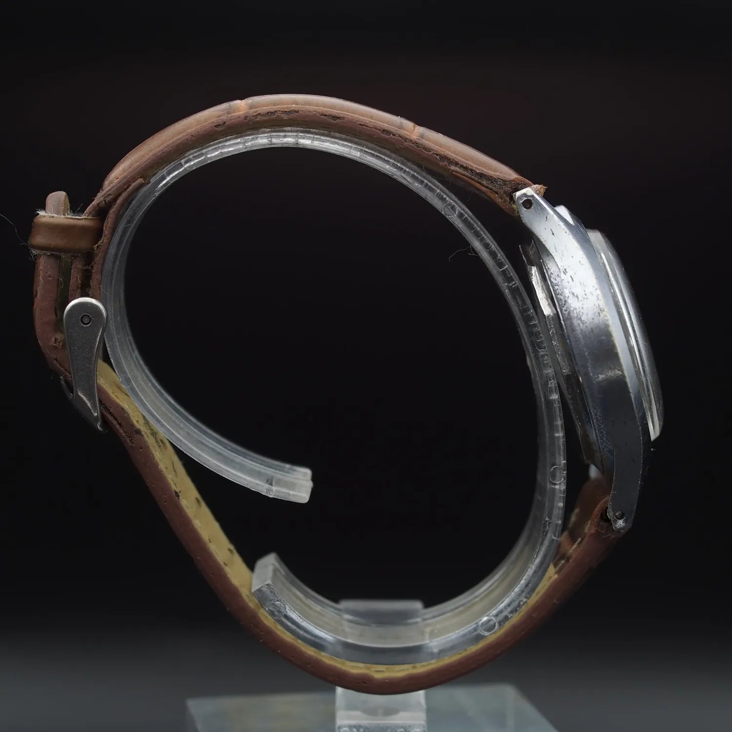 Radio Watch WW2 – side view