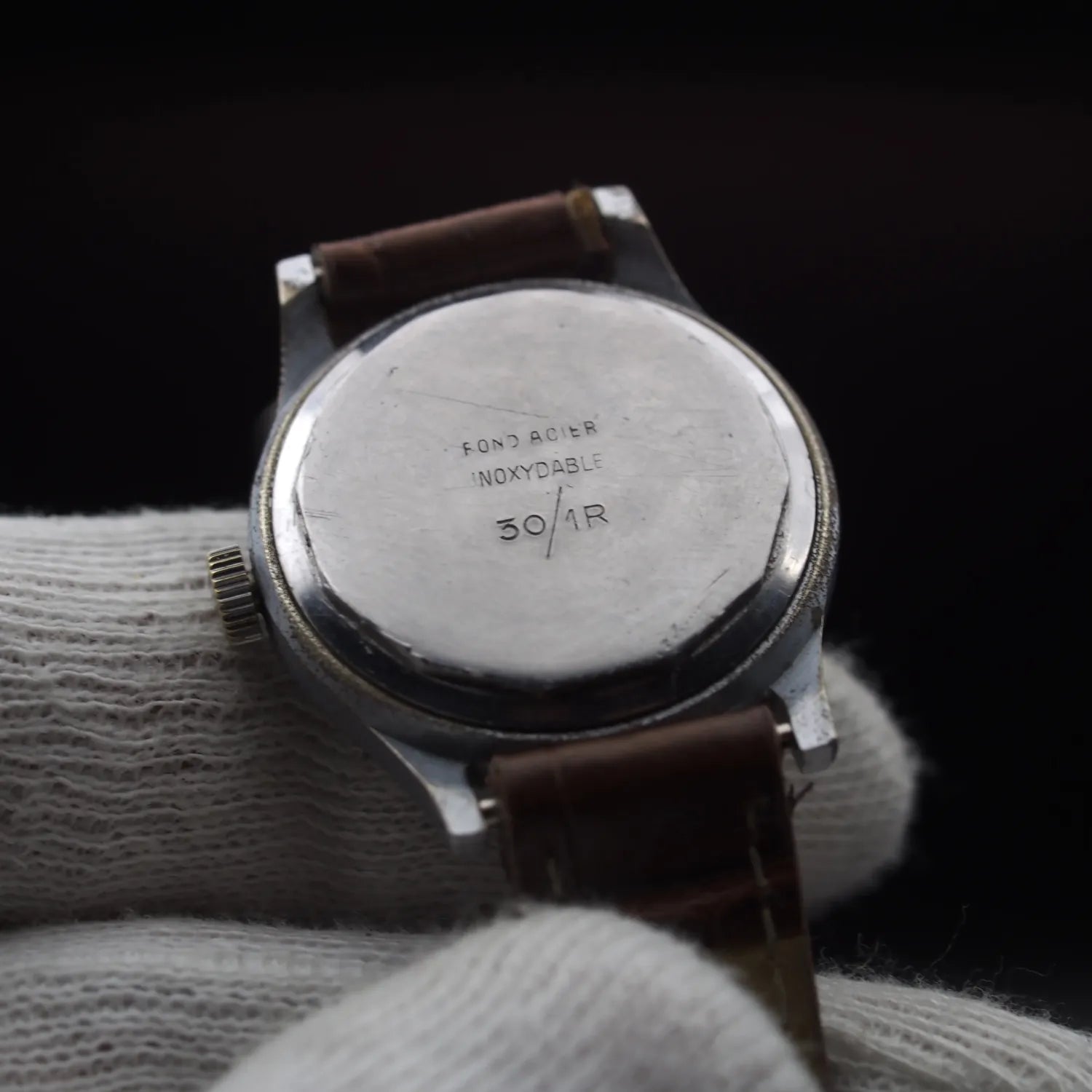 Radio Watch WW2 – back case