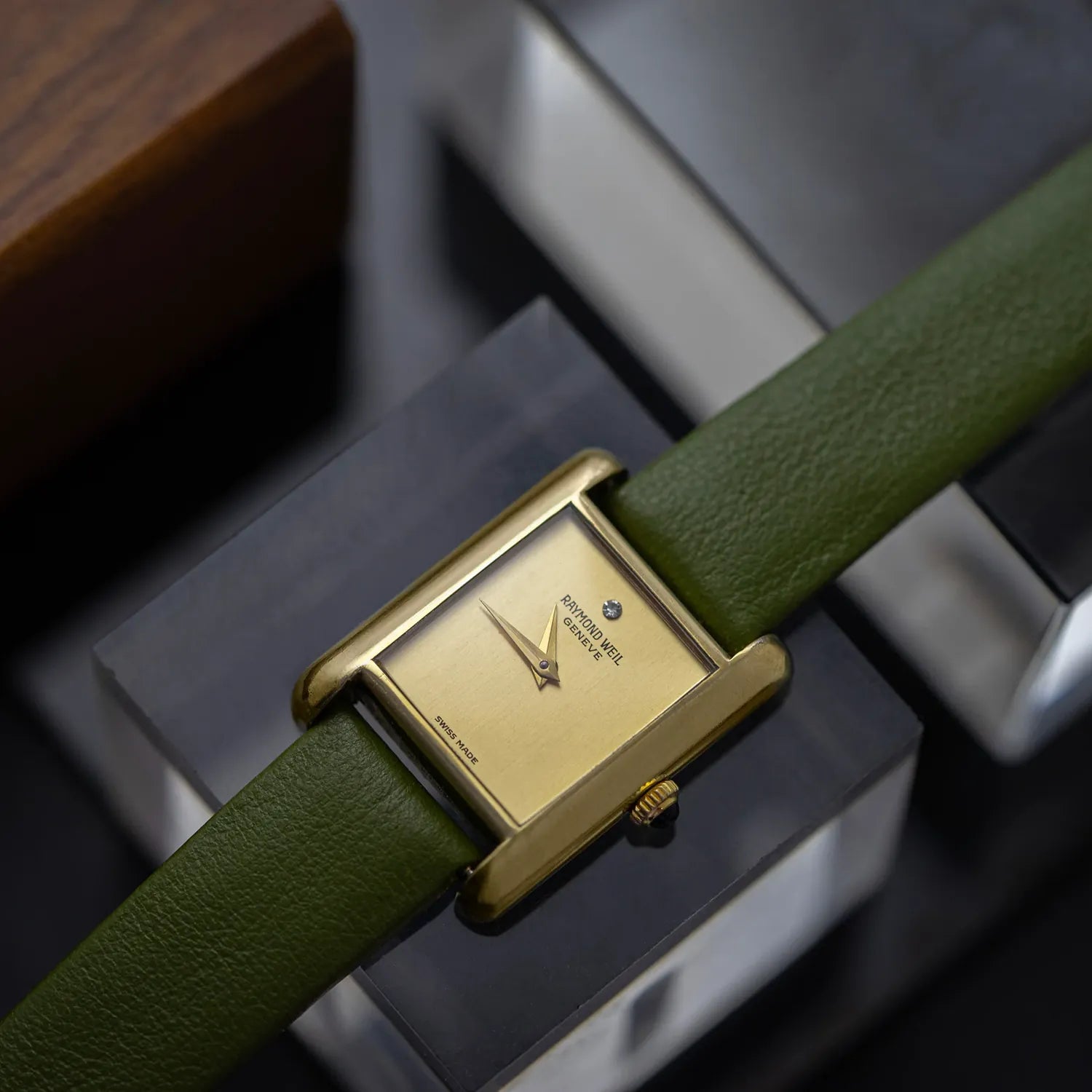Raymond Weil Geneve, Ref. 669, Women’s Manual Wind Dress Vintage Watch – front view